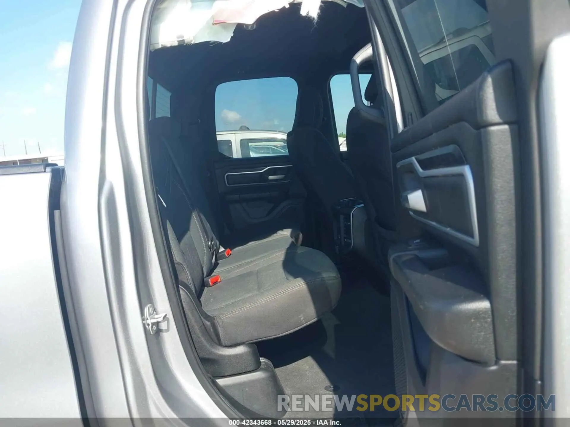 8 Photograph of a damaged car 1C6RREBT7NN399119 RAM 1500 2022