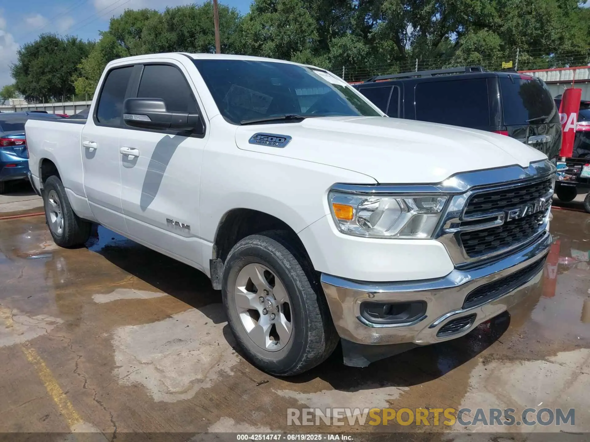 1 Photograph of a damaged car 1C6RREBT8NN190343 RAM 1500 2022