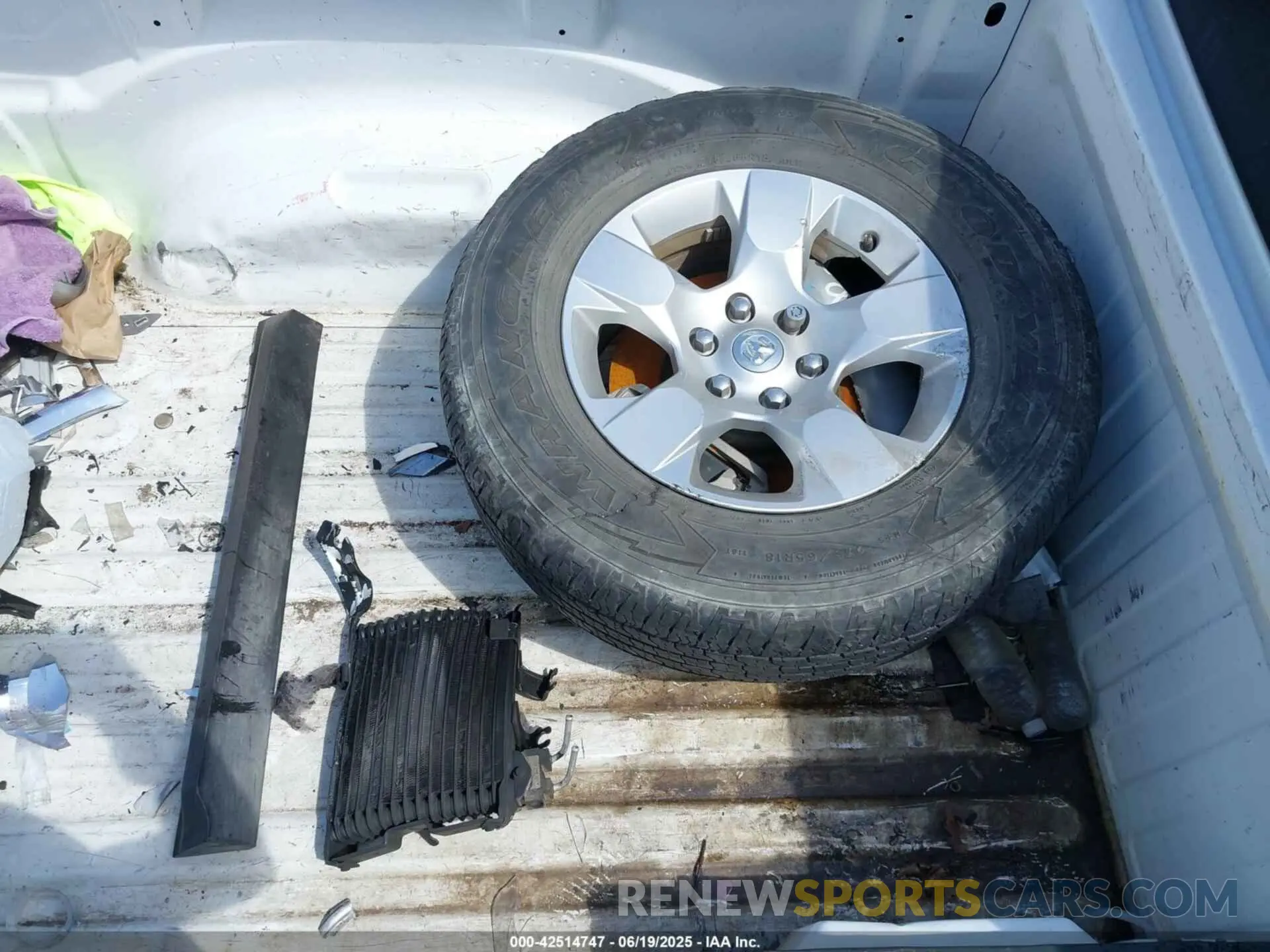 12 Photograph of a damaged car 1C6RREBT8NN190343 RAM 1500 2022