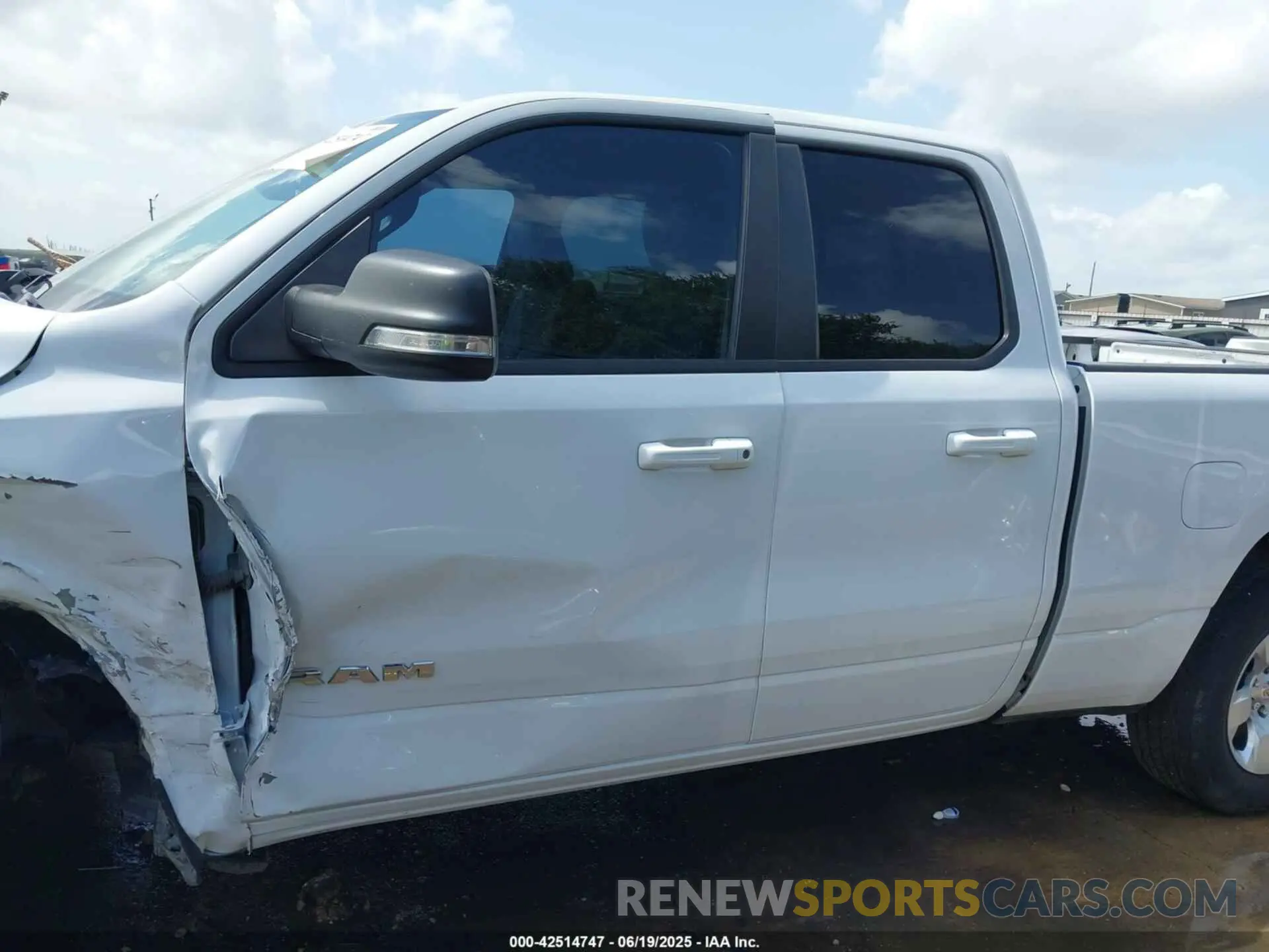 15 Photograph of a damaged car 1C6RREBT8NN190343 RAM 1500 2022