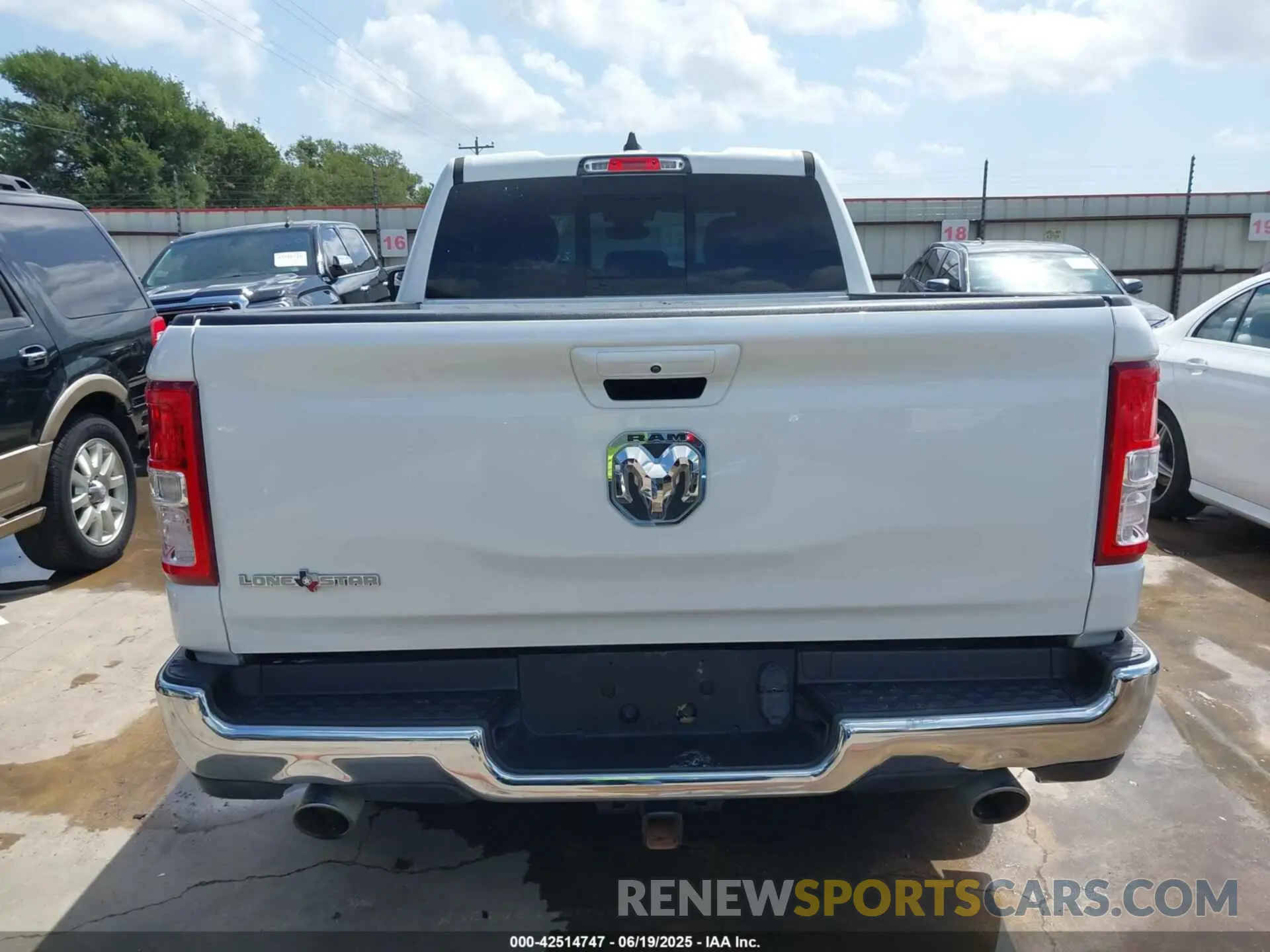 17 Photograph of a damaged car 1C6RREBT8NN190343 RAM 1500 2022