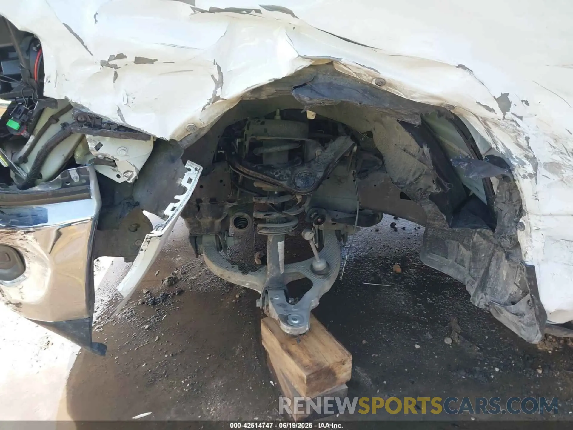 18 Photograph of a damaged car 1C6RREBT8NN190343 RAM 1500 2022