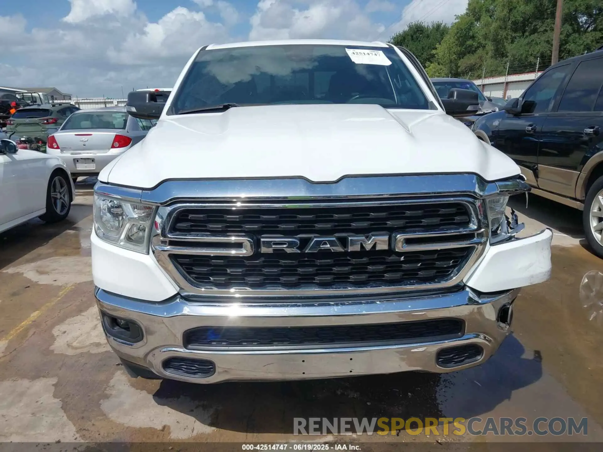 19 Photograph of a damaged car 1C6RREBT8NN190343 RAM 1500 2022
