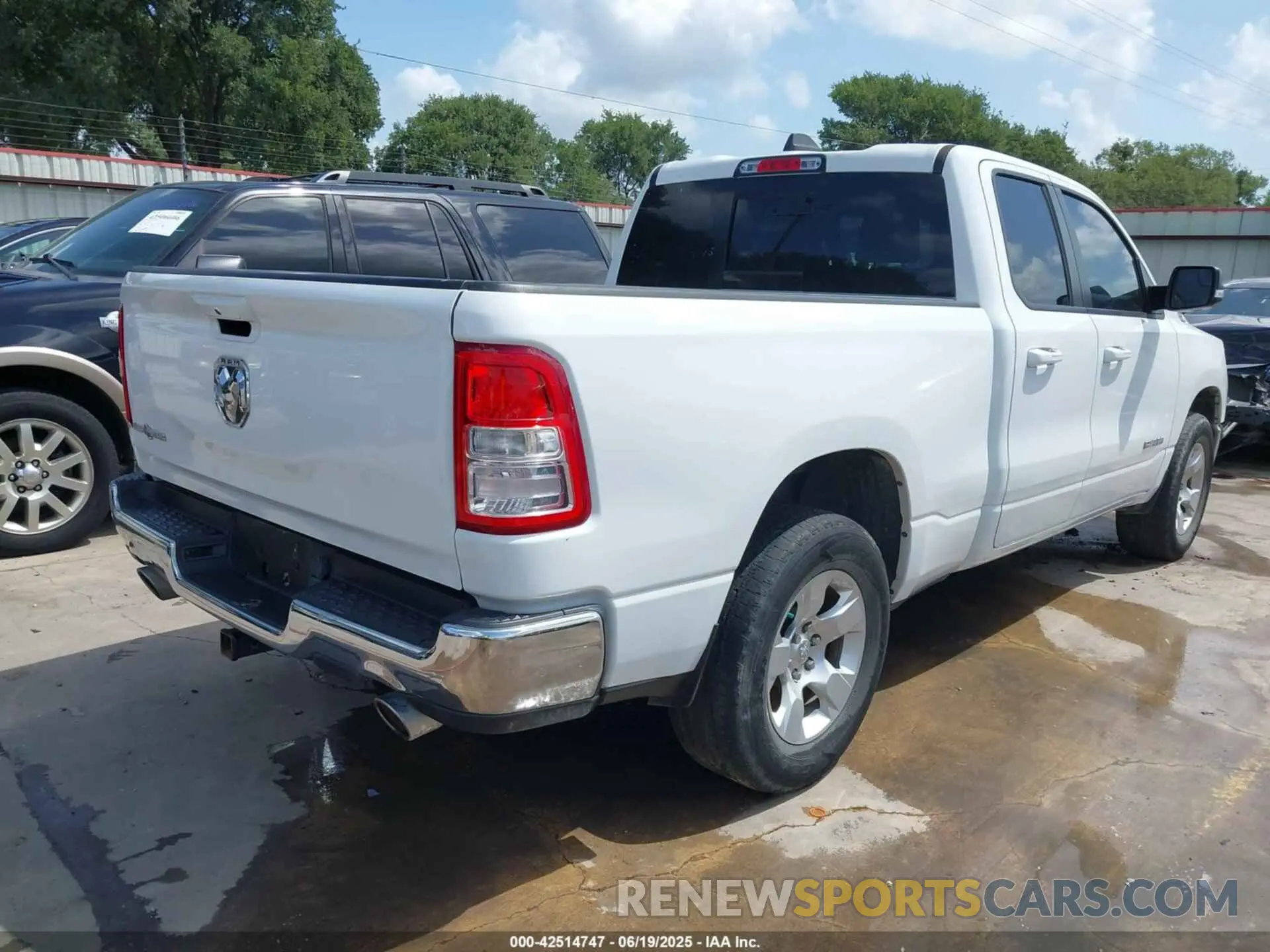 4 Photograph of a damaged car 1C6RREBT8NN190343 RAM 1500 2022