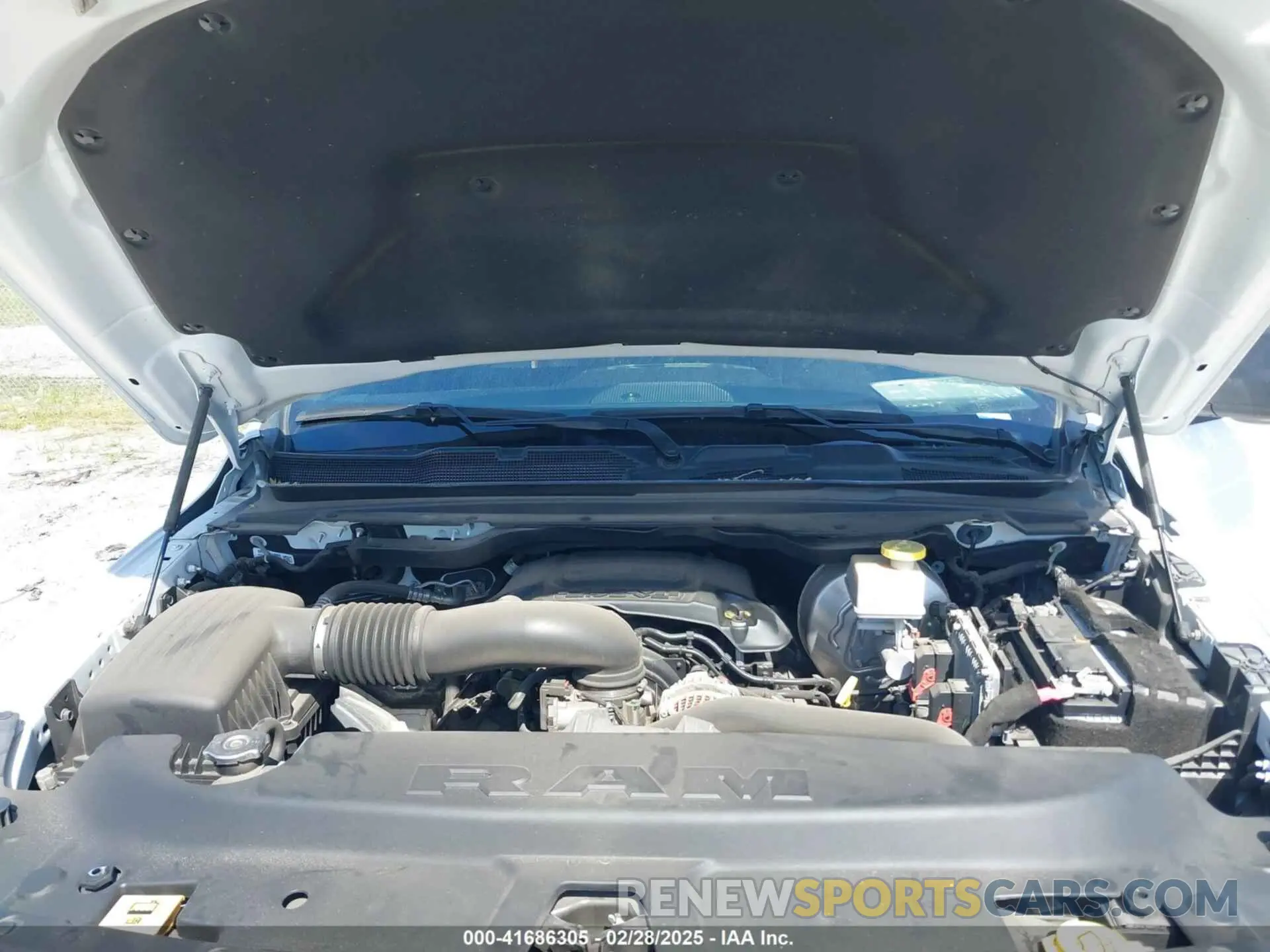 10 Photograph of a damaged car 1C6RREBT9NN260965 RAM 1500 2022