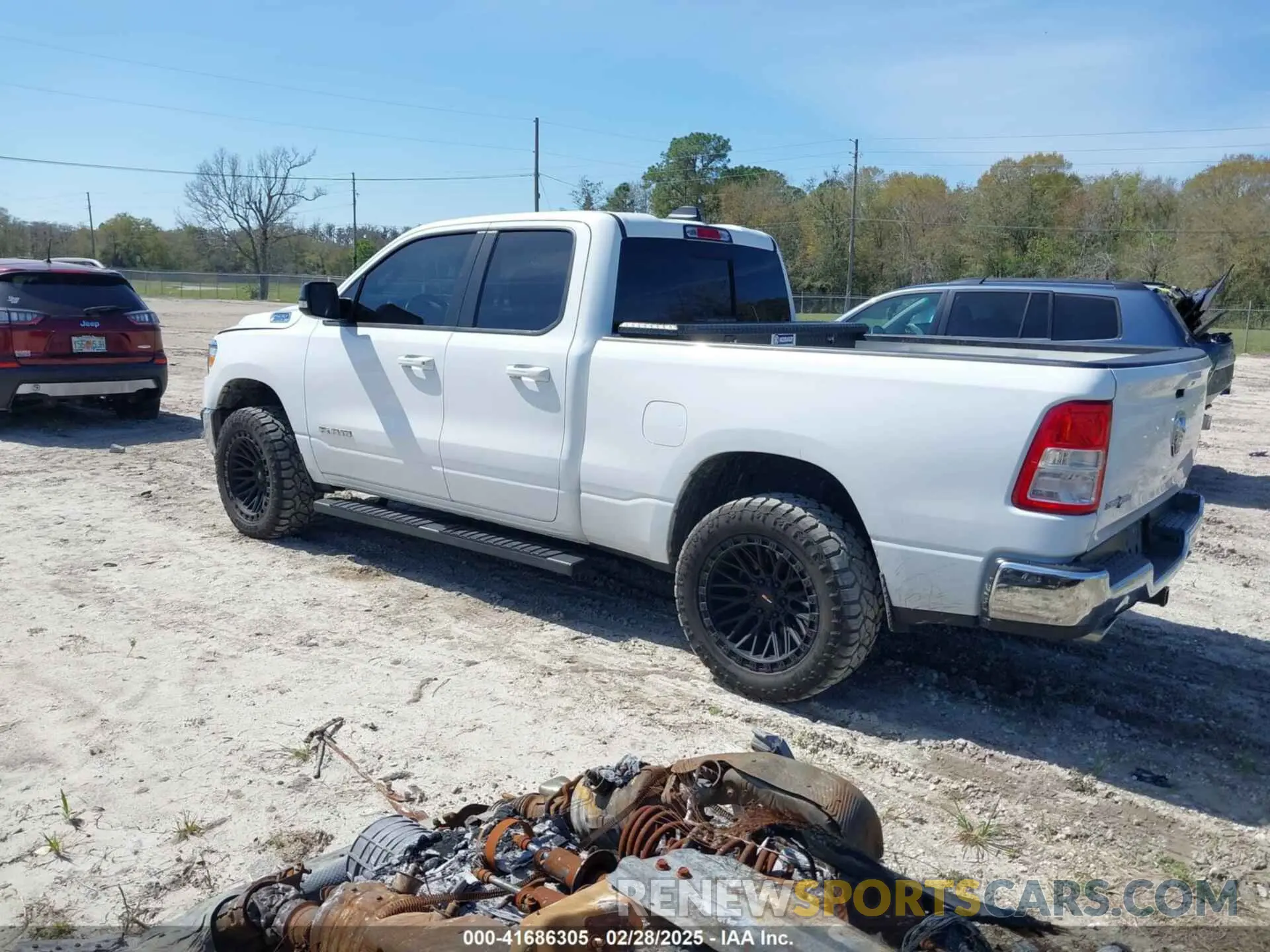 3 Photograph of a damaged car 1C6RREBT9NN260965 RAM 1500 2022