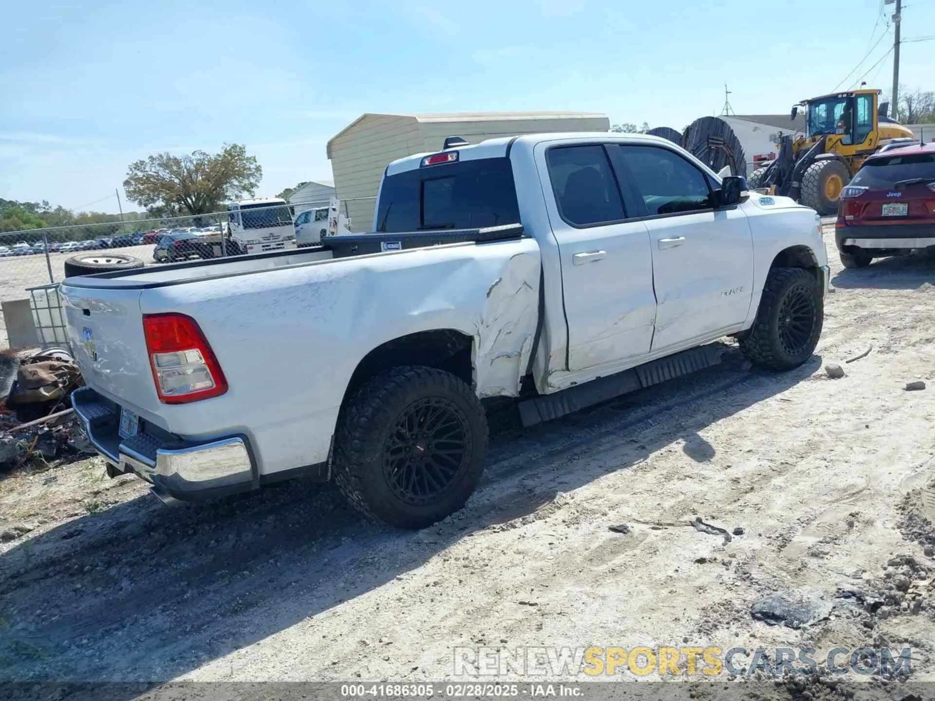 4 Photograph of a damaged car 1C6RREBT9NN260965 RAM 1500 2022