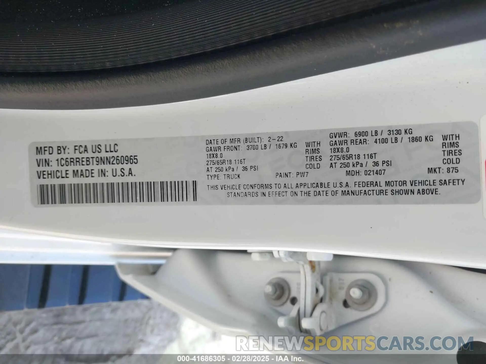 9 Photograph of a damaged car 1C6RREBT9NN260965 RAM 1500 2022