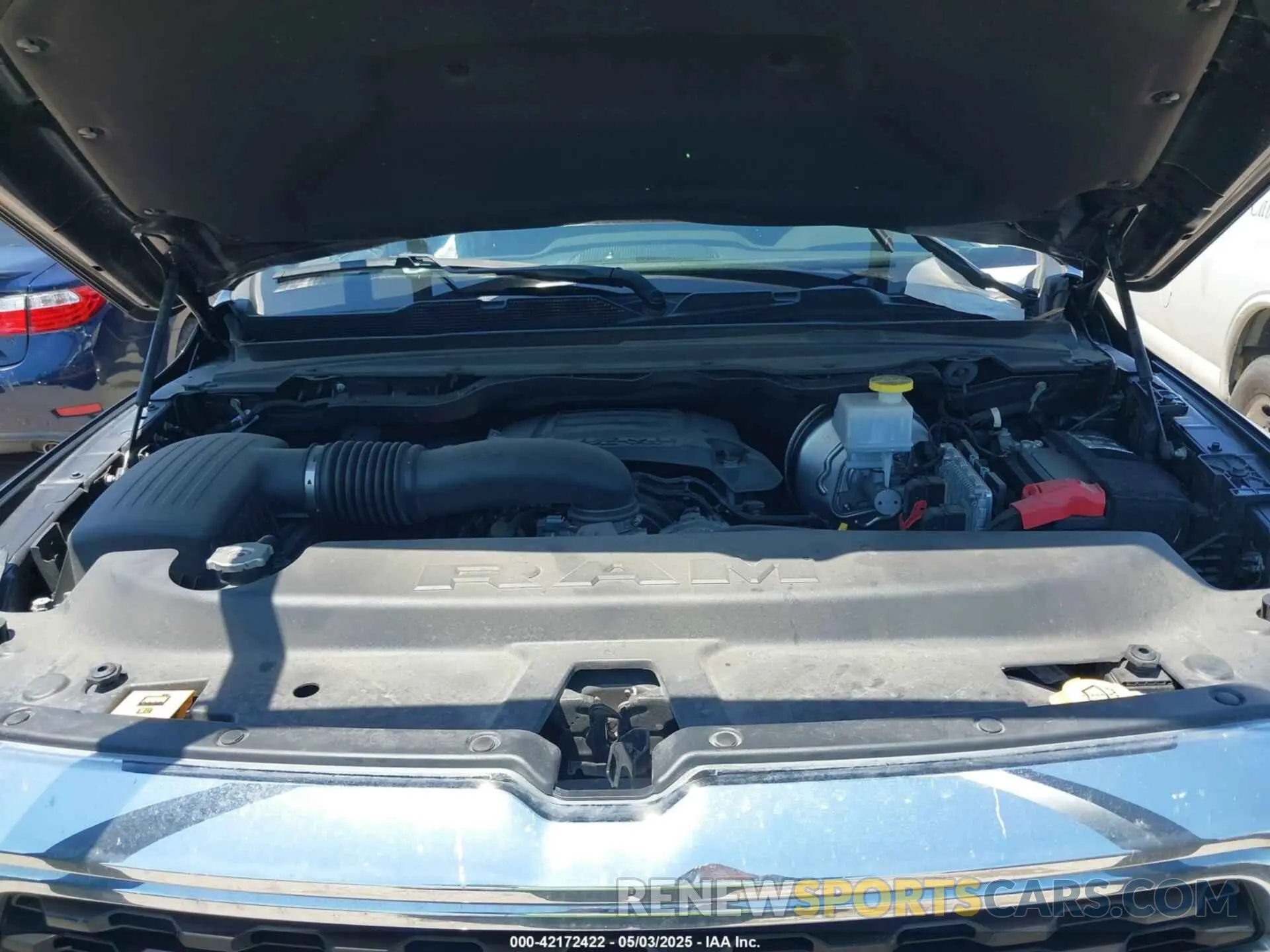 10 Photograph of a damaged car 1C6RREBT9NN464360 RAM 1500 2022