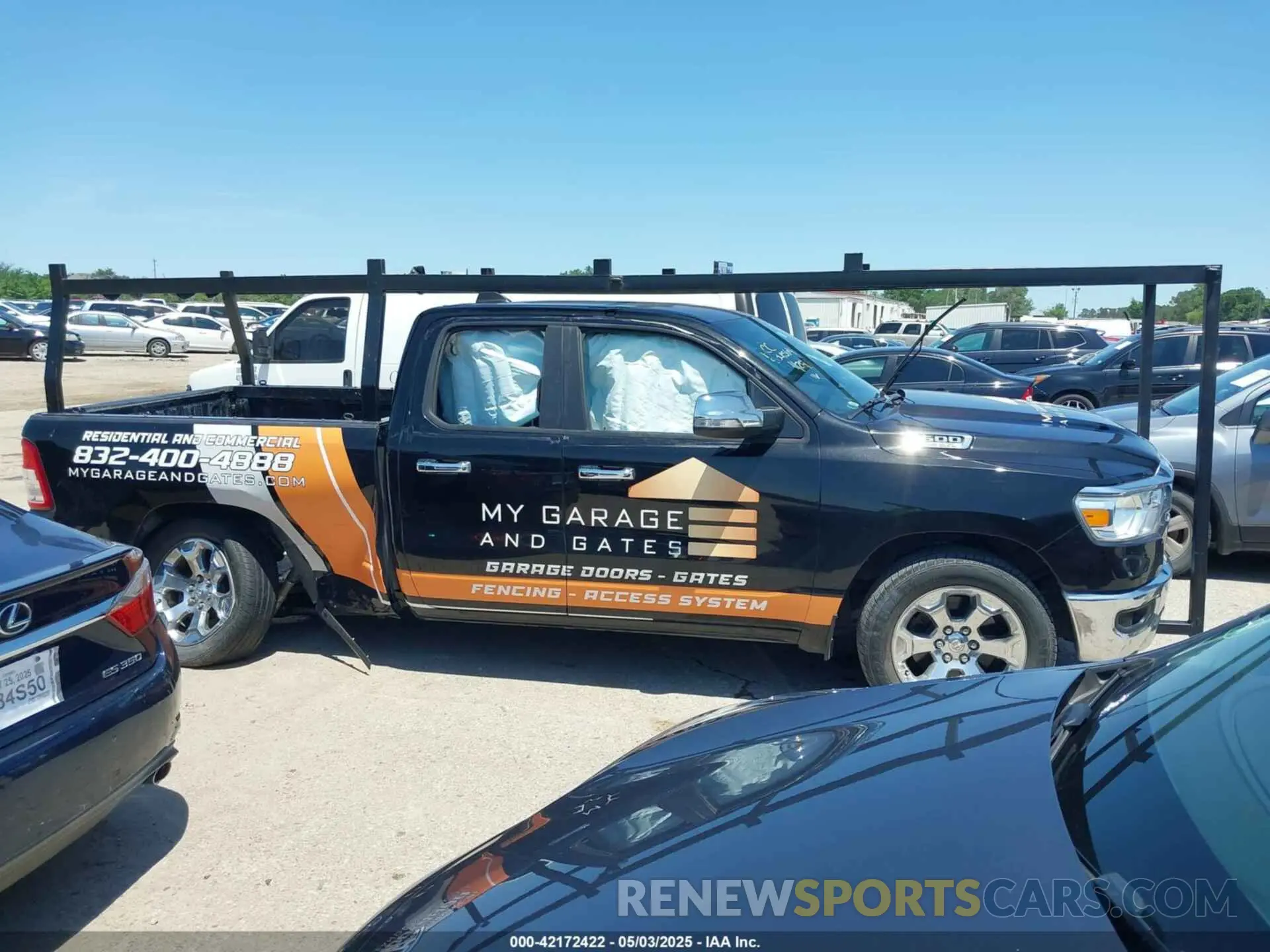 13 Photograph of a damaged car 1C6RREBT9NN464360 RAM 1500 2022