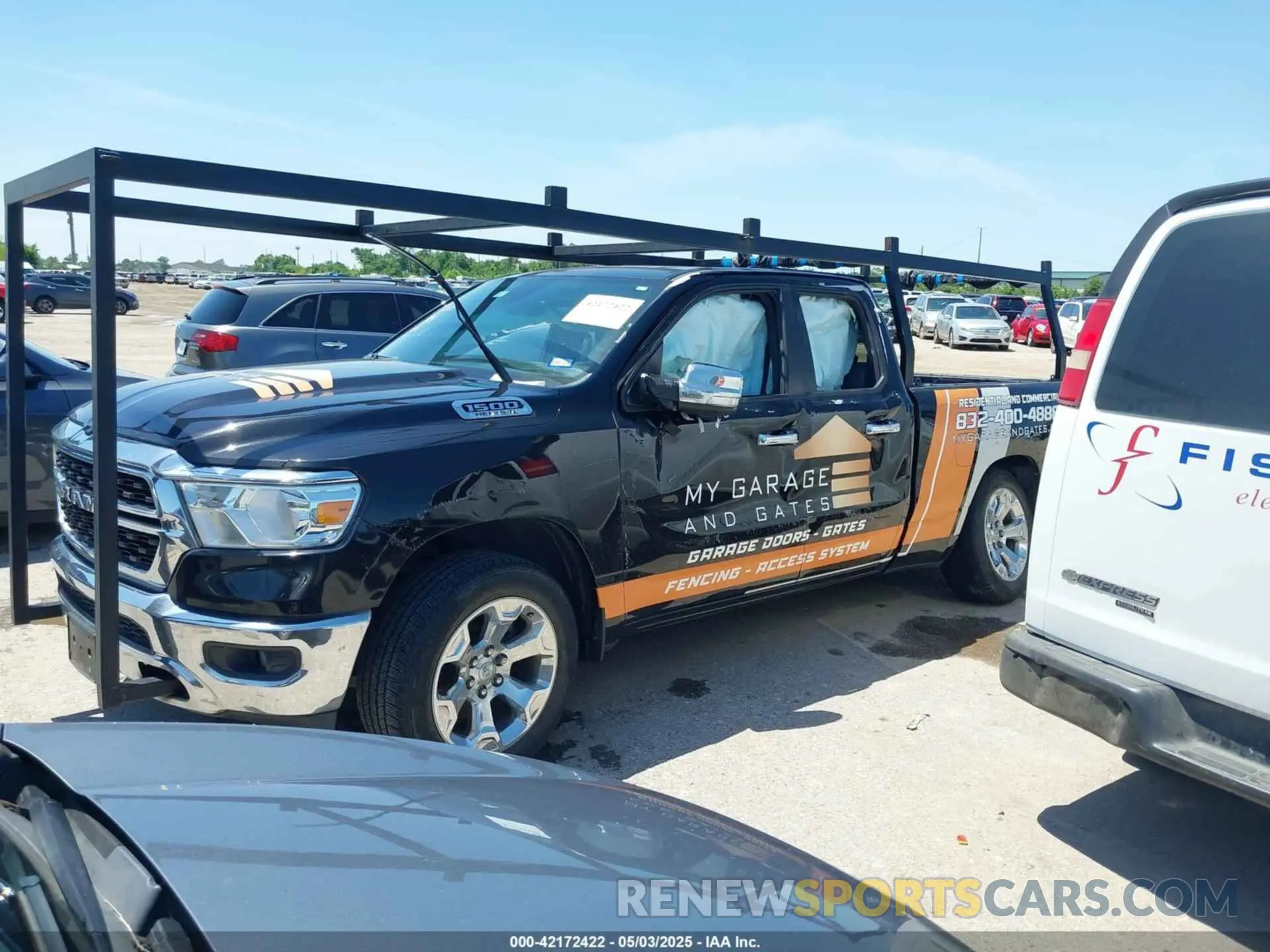 14 Photograph of a damaged car 1C6RREBT9NN464360 RAM 1500 2022