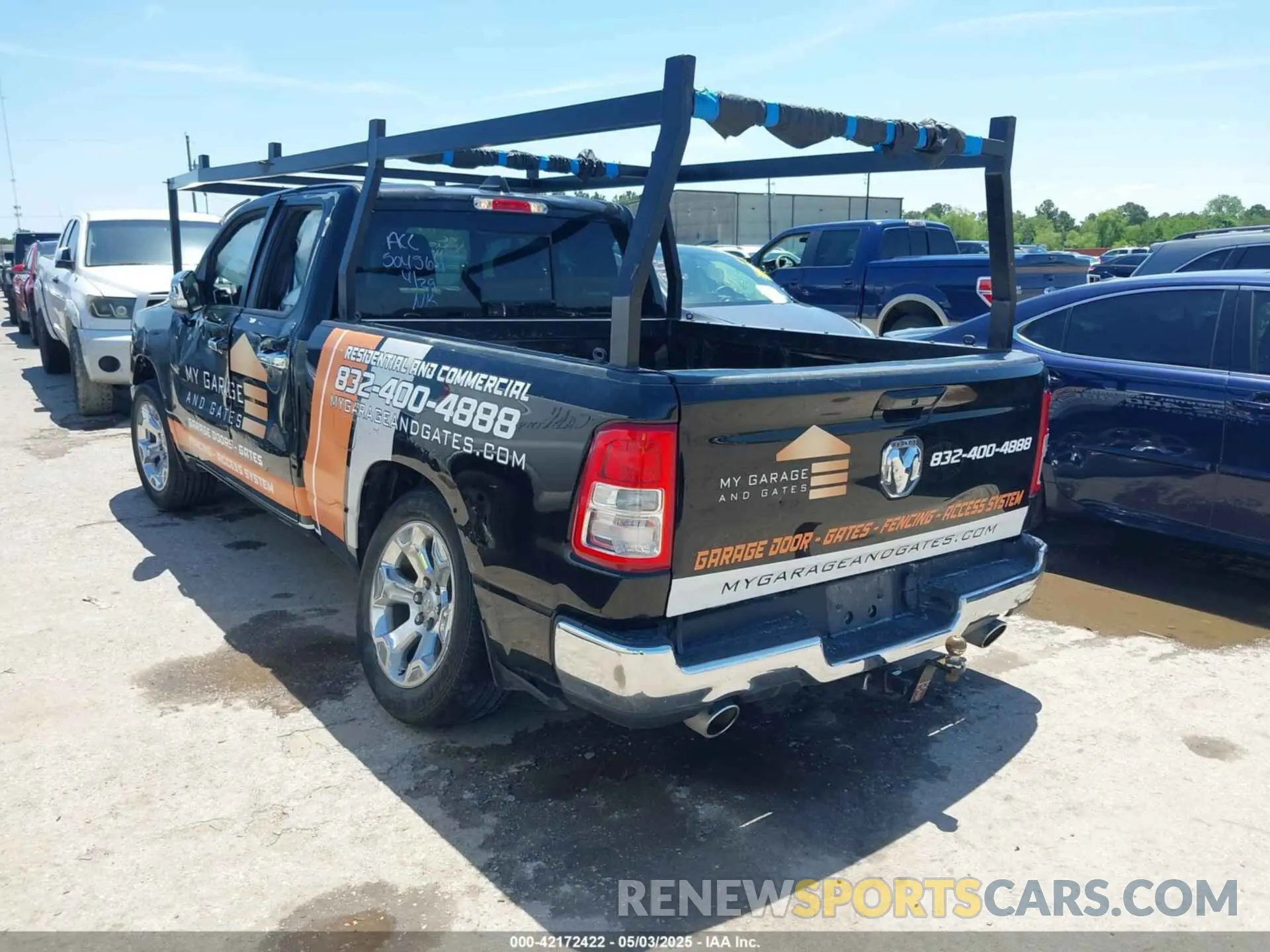 3 Photograph of a damaged car 1C6RREBT9NN464360 RAM 1500 2022