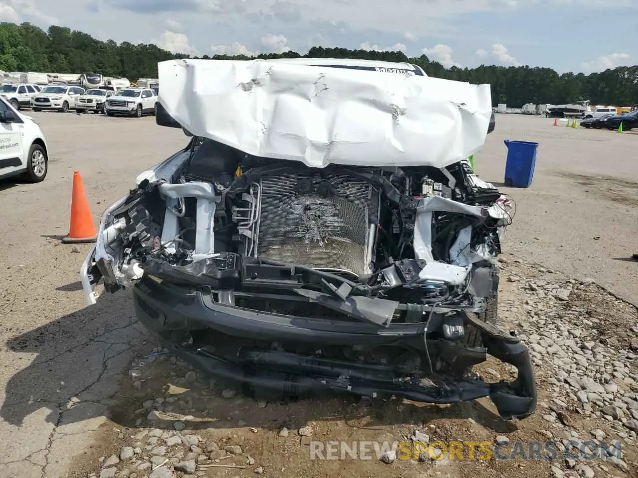 5 Photograph of a damaged car 1C6RRECT8NN415343 RAM 1500 2022