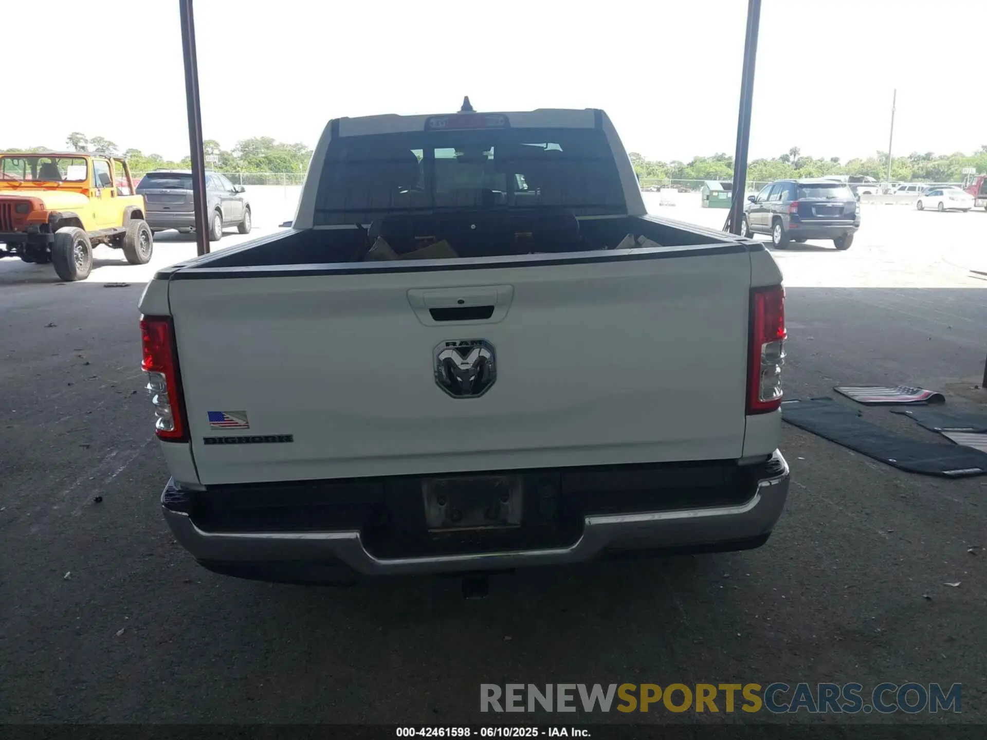 16 Photograph of a damaged car 1C6RREFG2NN446330 RAM 1500 2022