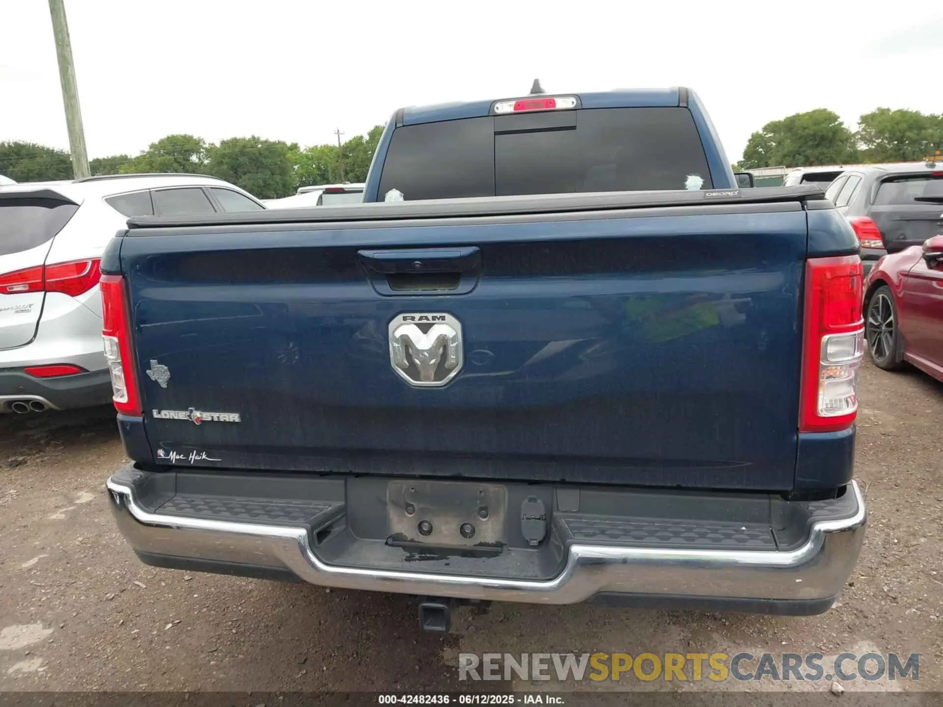 16 Photograph of a damaged car 1C6RREFG6NN261357 RAM 1500 2022