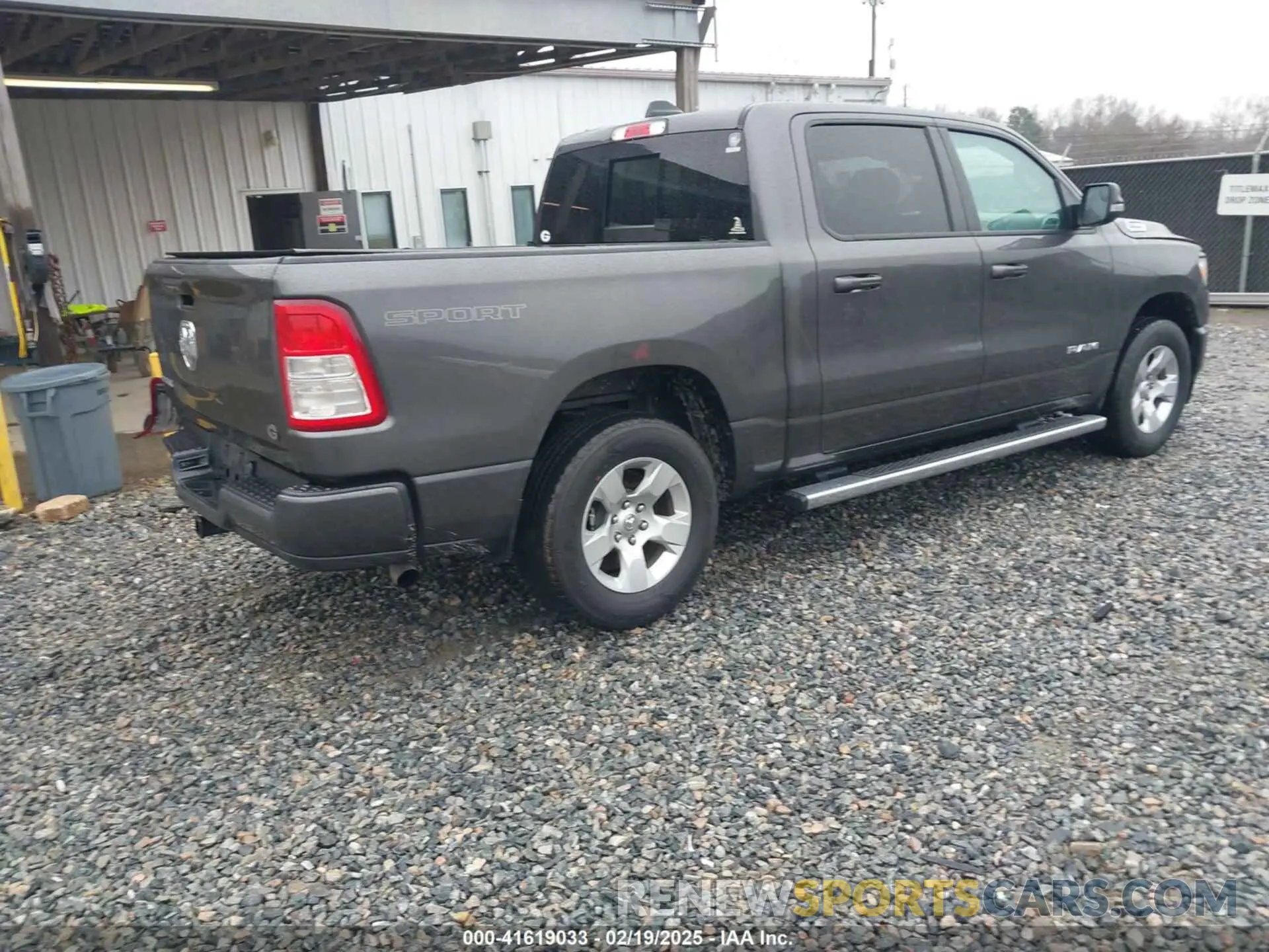 4 Photograph of a damaged car 1C6RREFG6NN337093 RAM 1500 2022