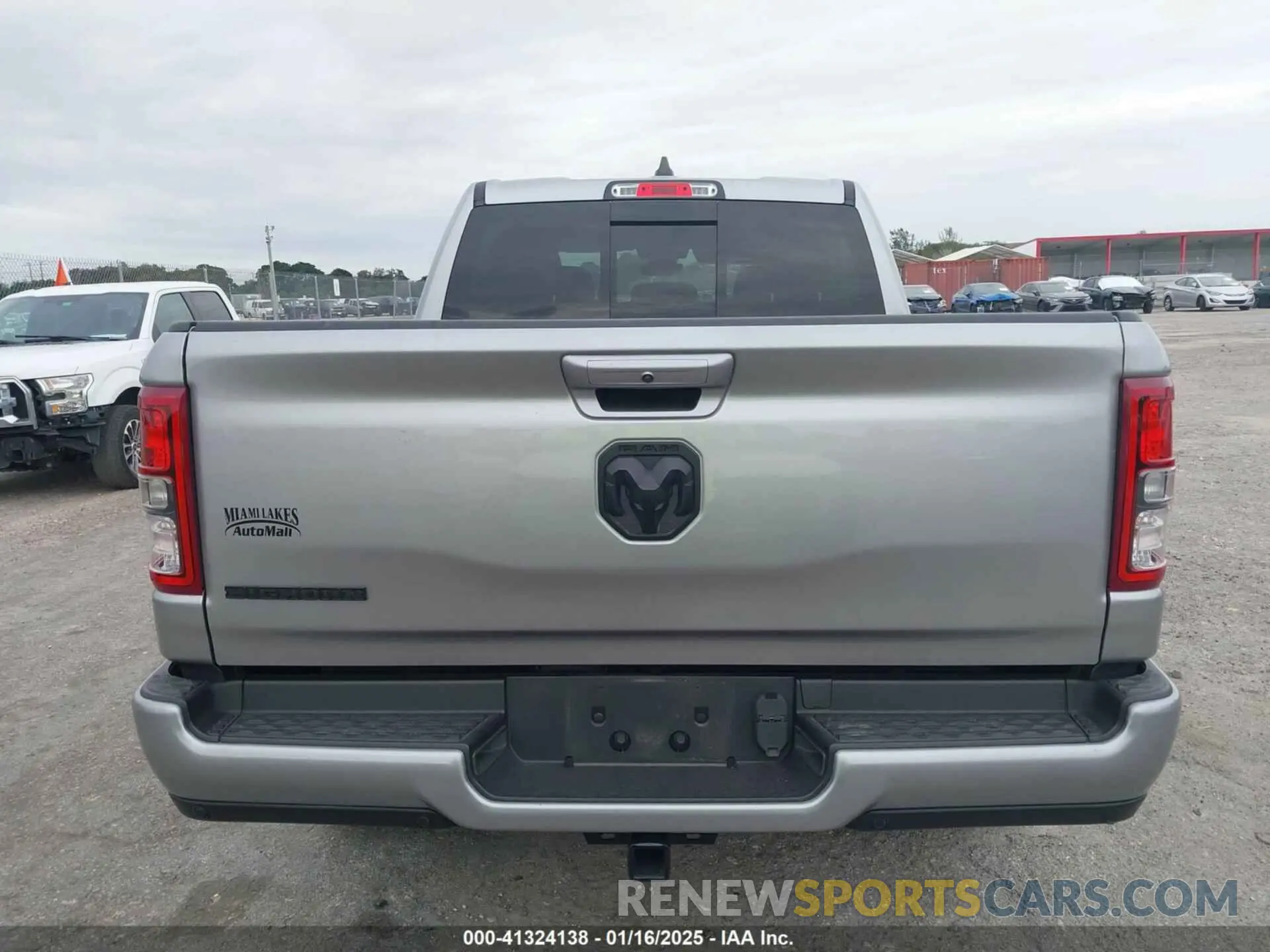 16 Photograph of a damaged car 1C6RREFG8NN326239 RAM 1500 2022