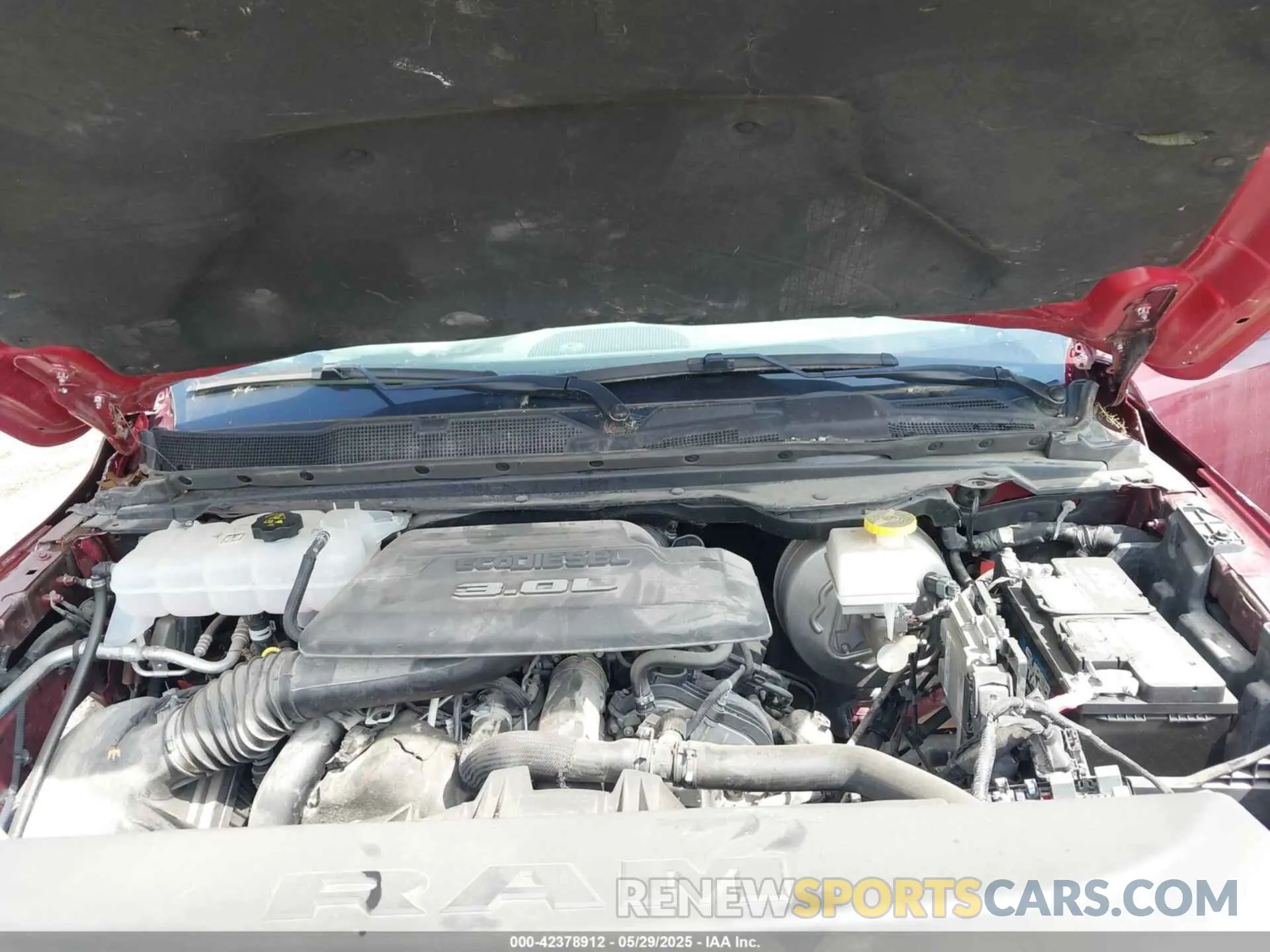 10 Photograph of a damaged car 1C6RREFM1NN254323 RAM 1500 2022