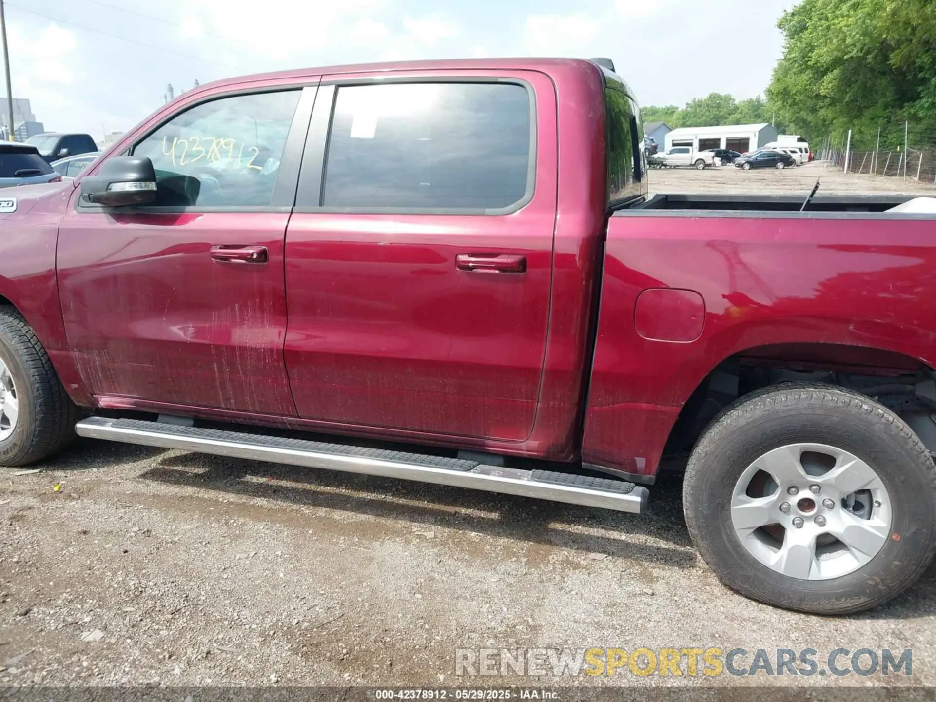 14 Photograph of a damaged car 1C6RREFM1NN254323 RAM 1500 2022