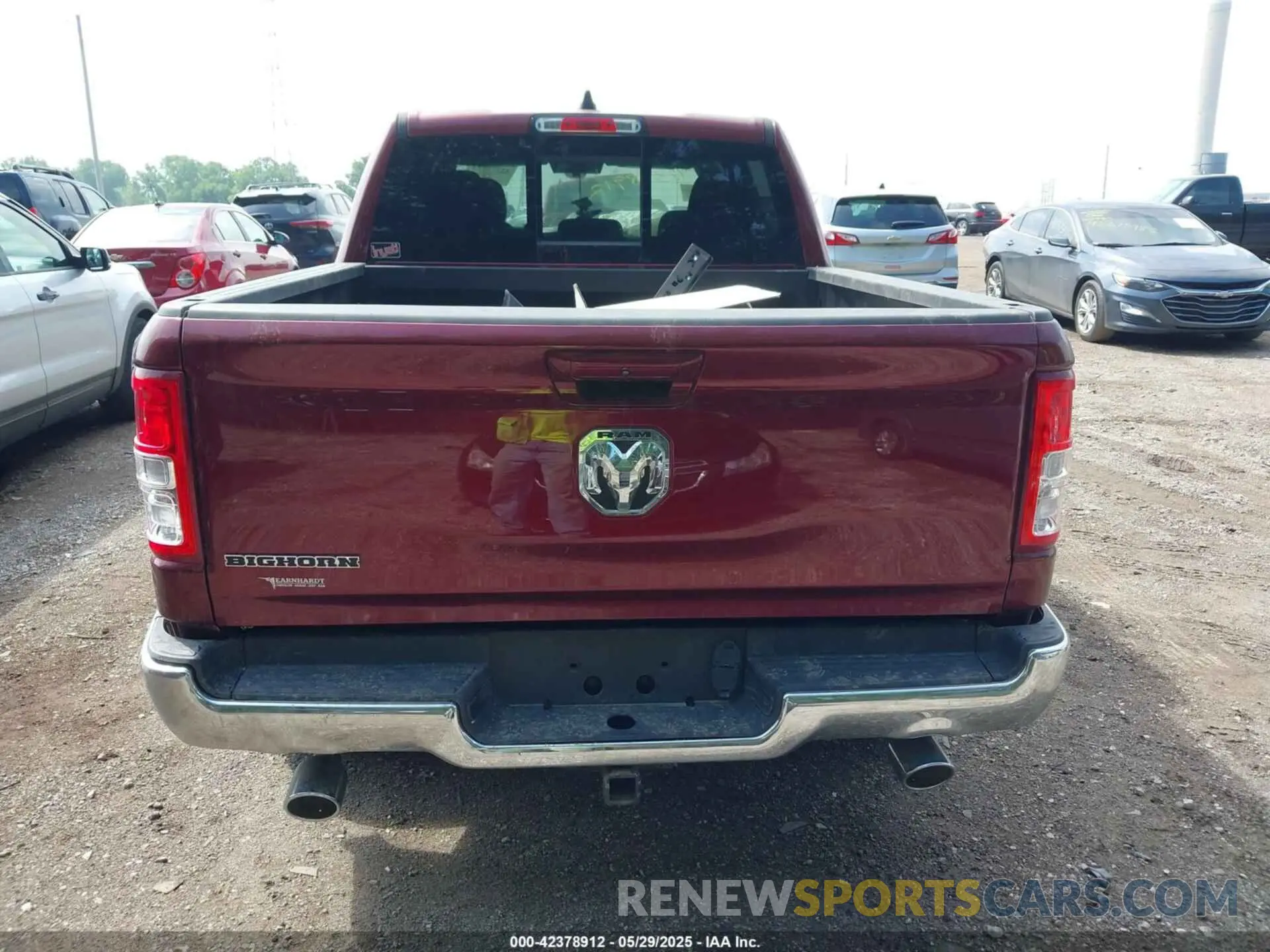 16 Photograph of a damaged car 1C6RREFM1NN254323 RAM 1500 2022