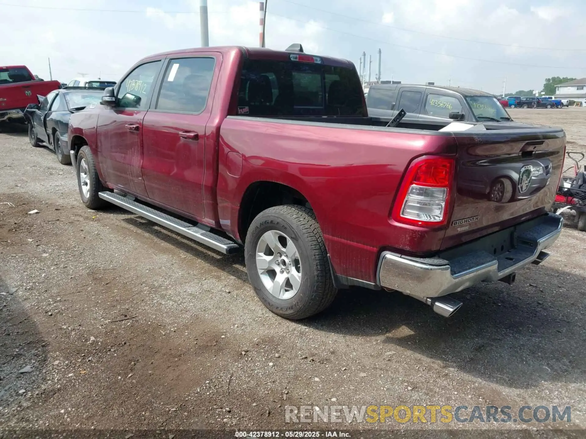 3 Photograph of a damaged car 1C6RREFM1NN254323 RAM 1500 2022
