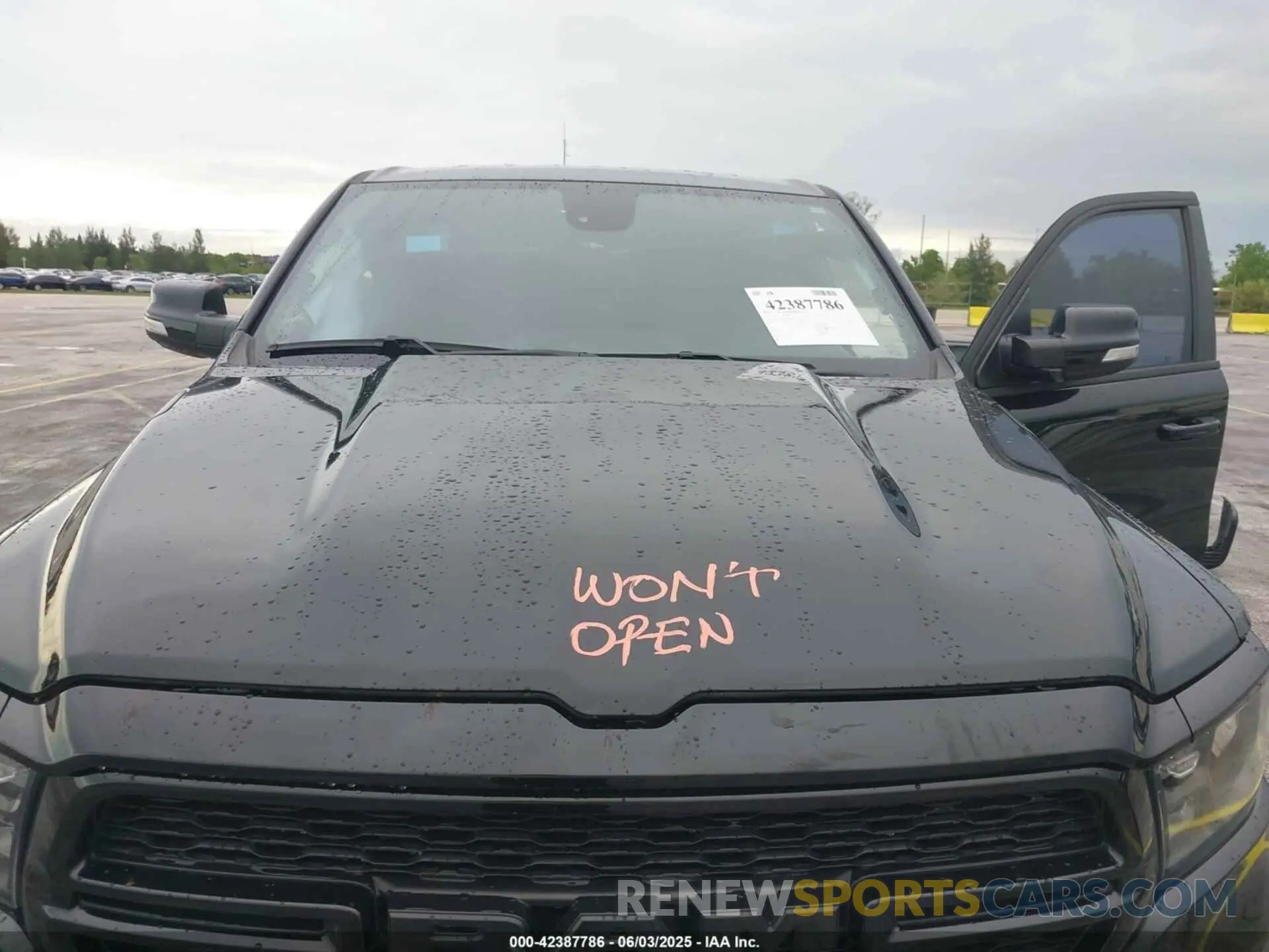 10 Photograph of a damaged car 1C6RREFM3NN268238 RAM 1500 2022