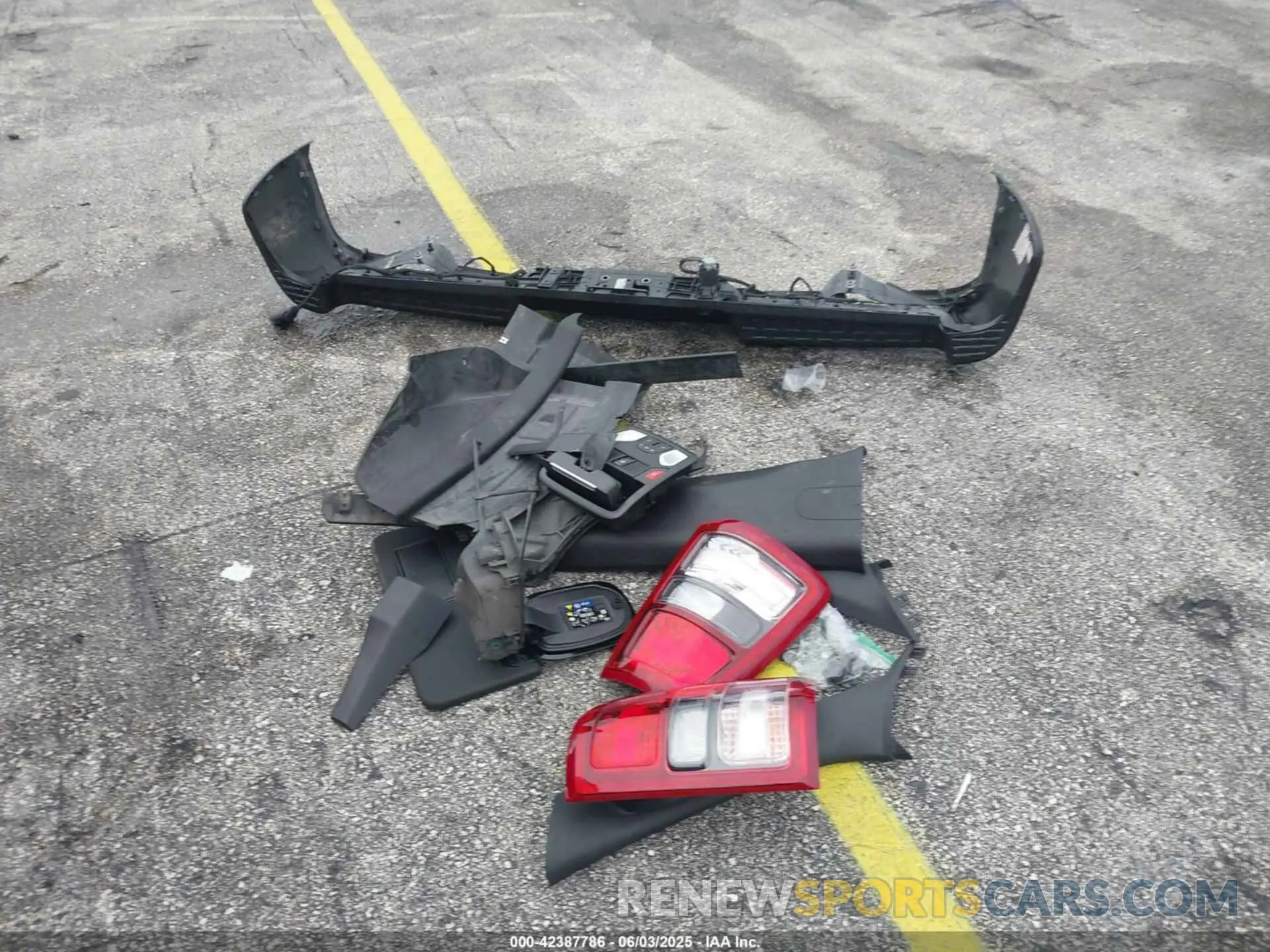 12 Photograph of a damaged car 1C6RREFM3NN268238 RAM 1500 2022