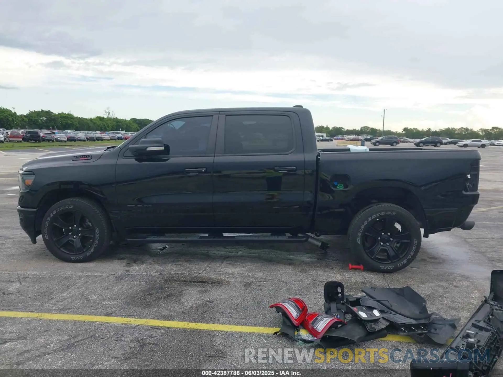 15 Photograph of a damaged car 1C6RREFM3NN268238 RAM 1500 2022