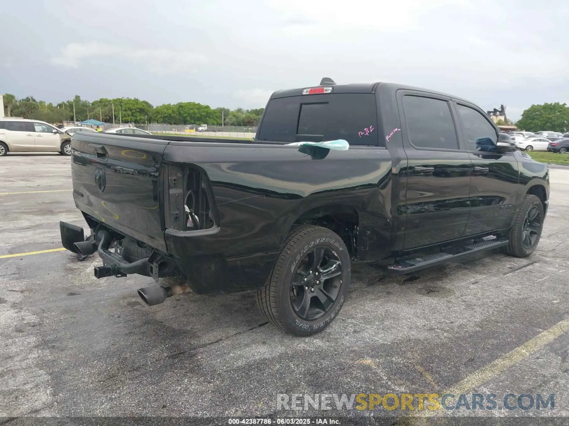 4 Photograph of a damaged car 1C6RREFM3NN268238 RAM 1500 2022