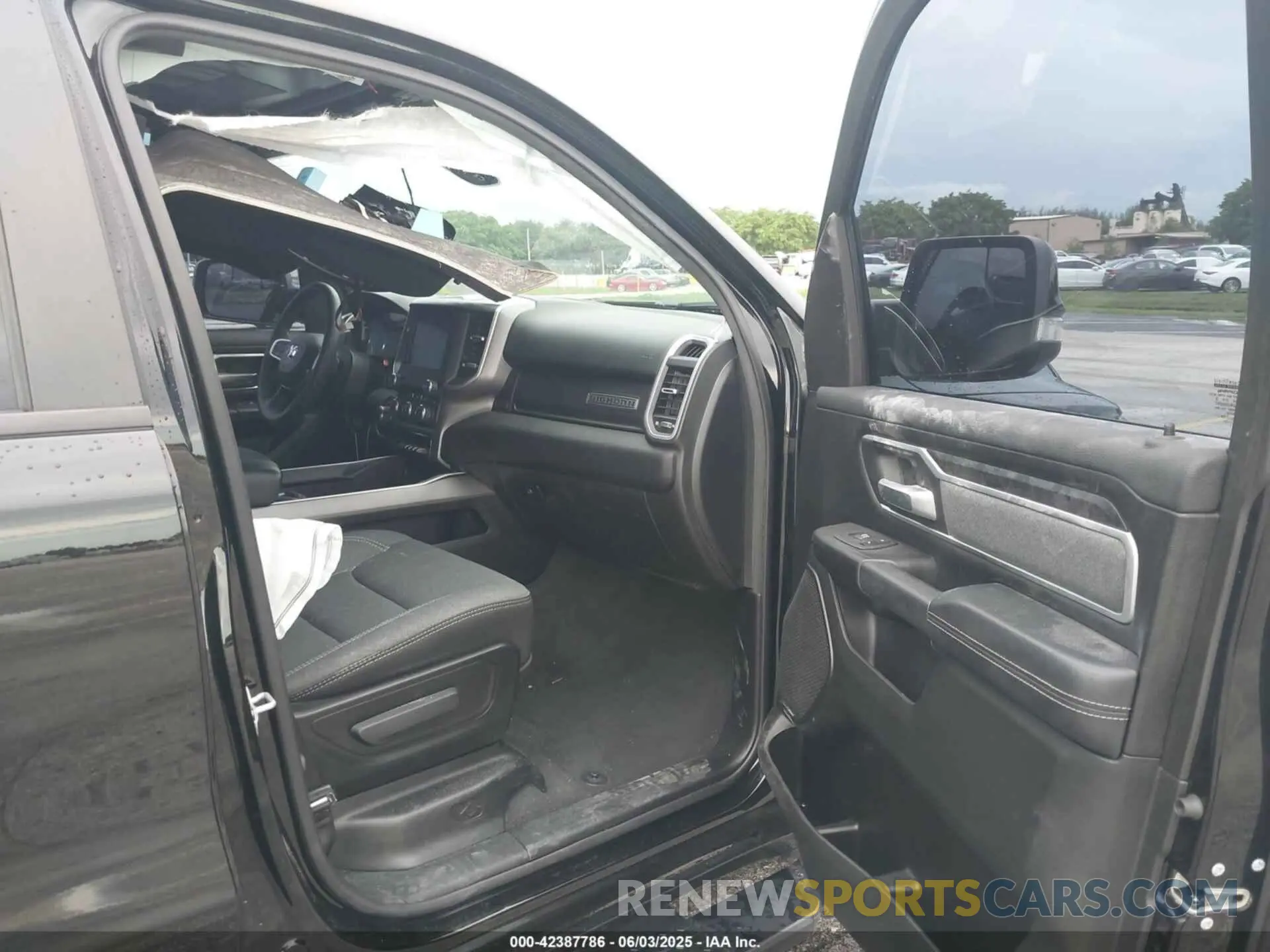 5 Photograph of a damaged car 1C6RREFM3NN268238 RAM 1500 2022