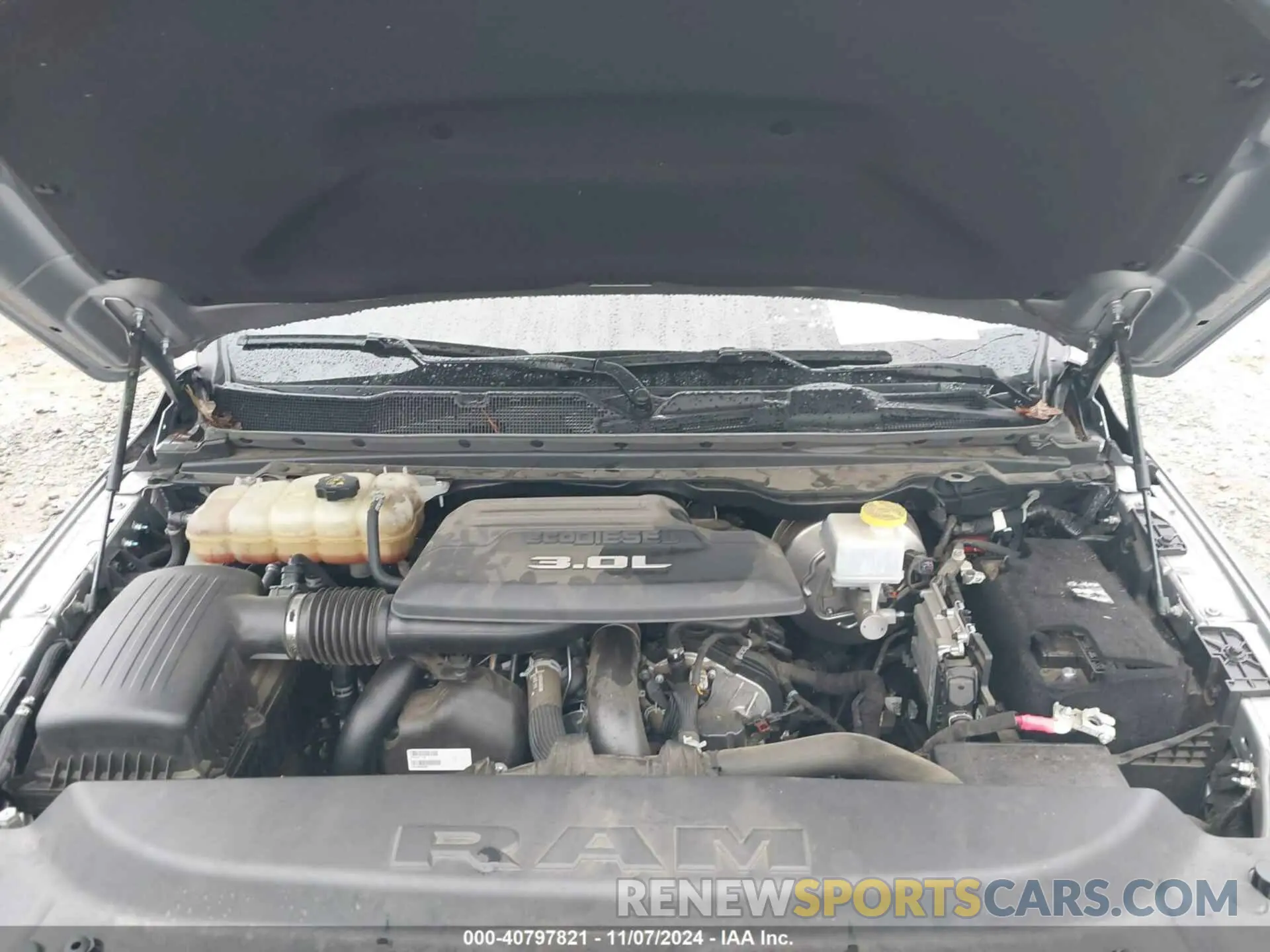 10 Photograph of a damaged car 1C6RREFM6NN408489 RAM 1500 2022