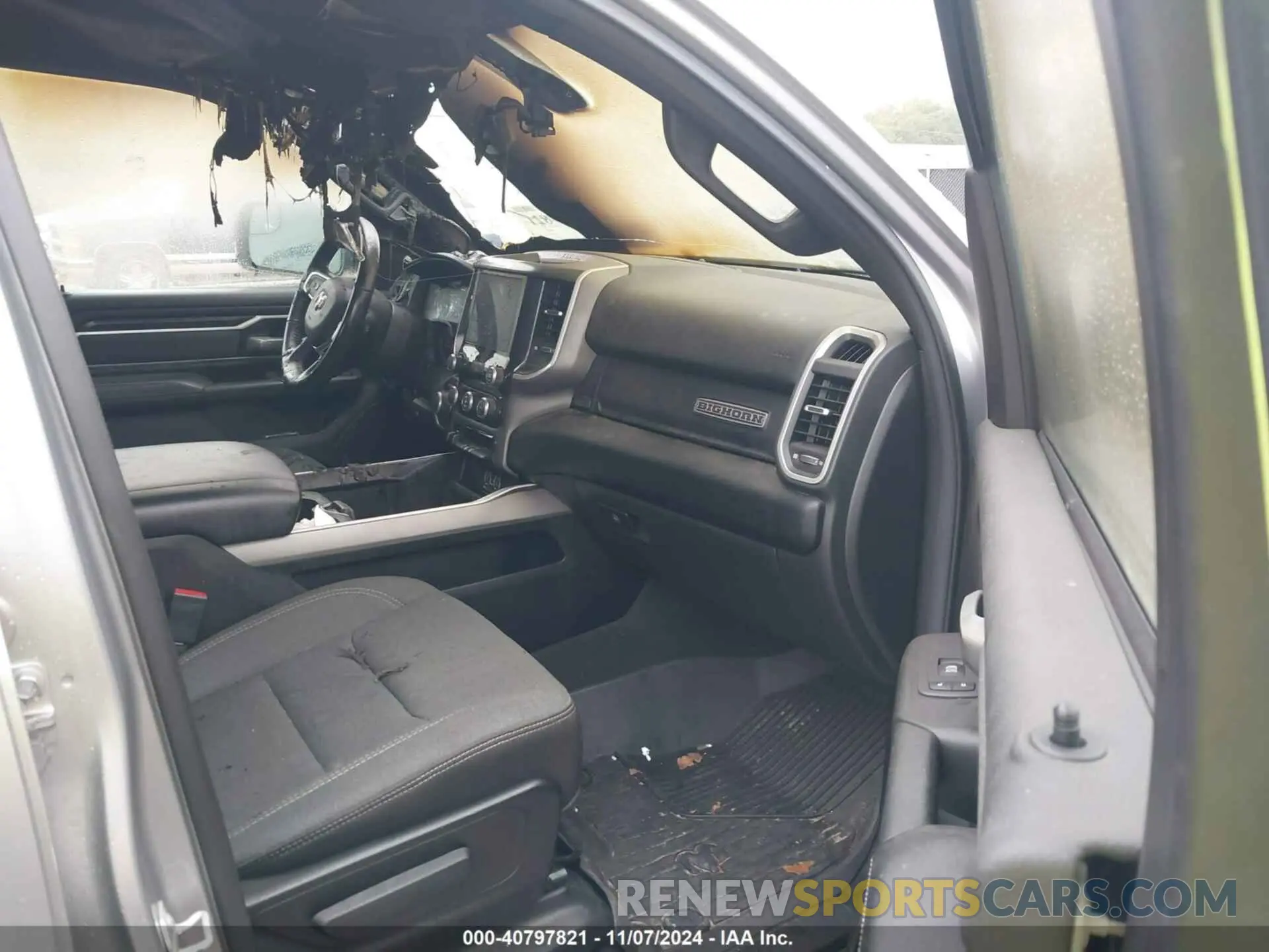 5 Photograph of a damaged car 1C6RREFM6NN408489 RAM 1500 2022