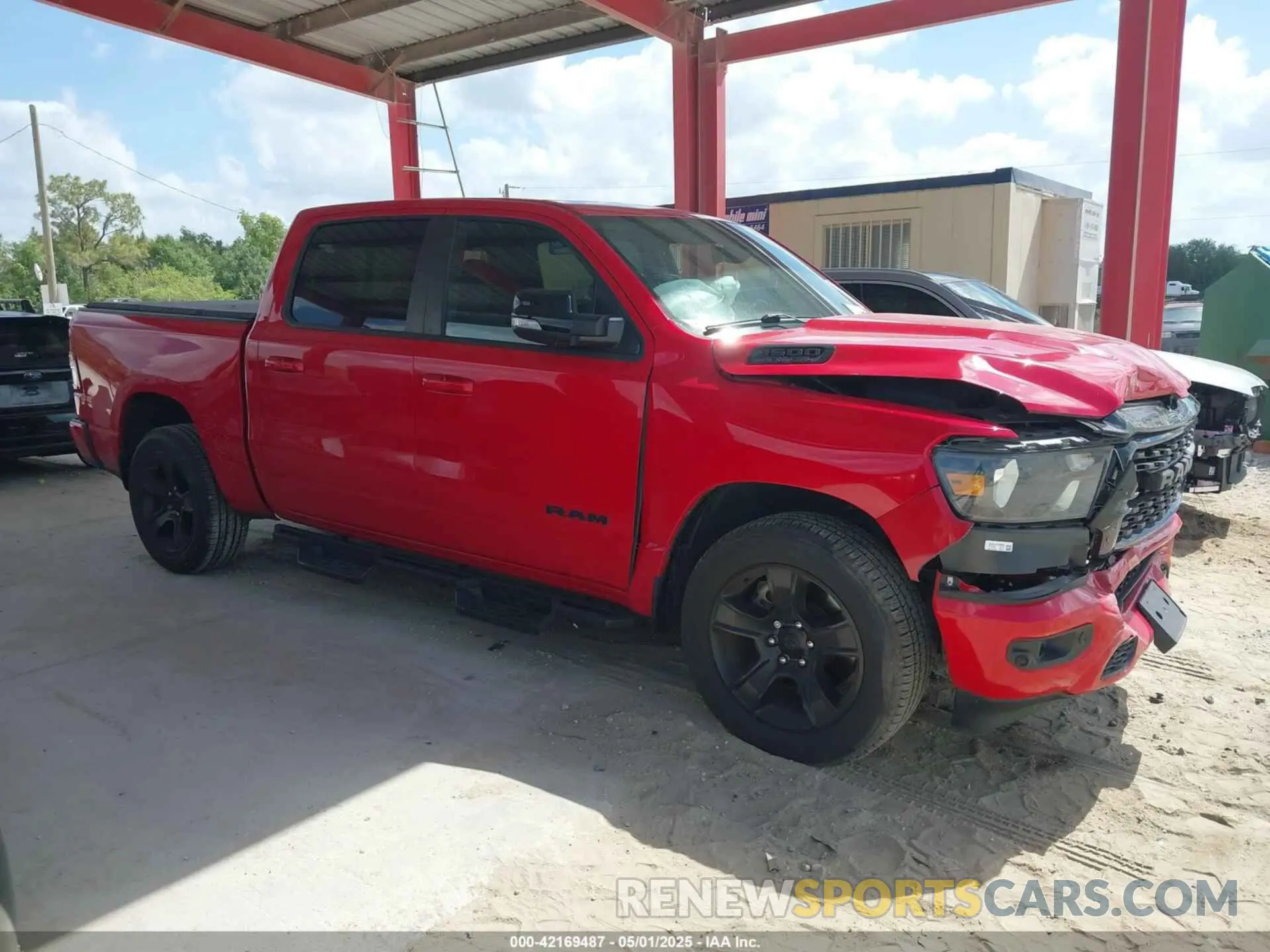 14 Photograph of a damaged car 1C6RREFT1NN178299 RAM 1500 2022