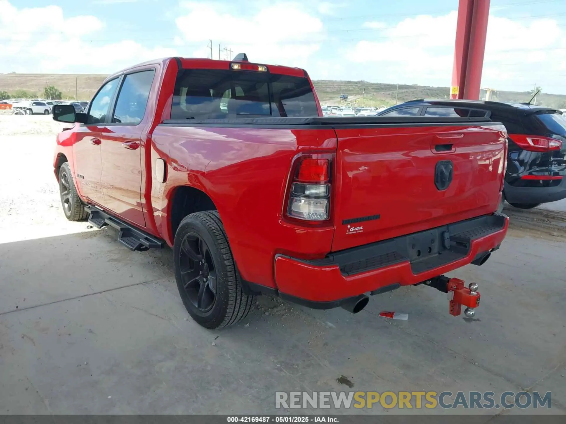 3 Photograph of a damaged car 1C6RREFT1NN178299 RAM 1500 2022