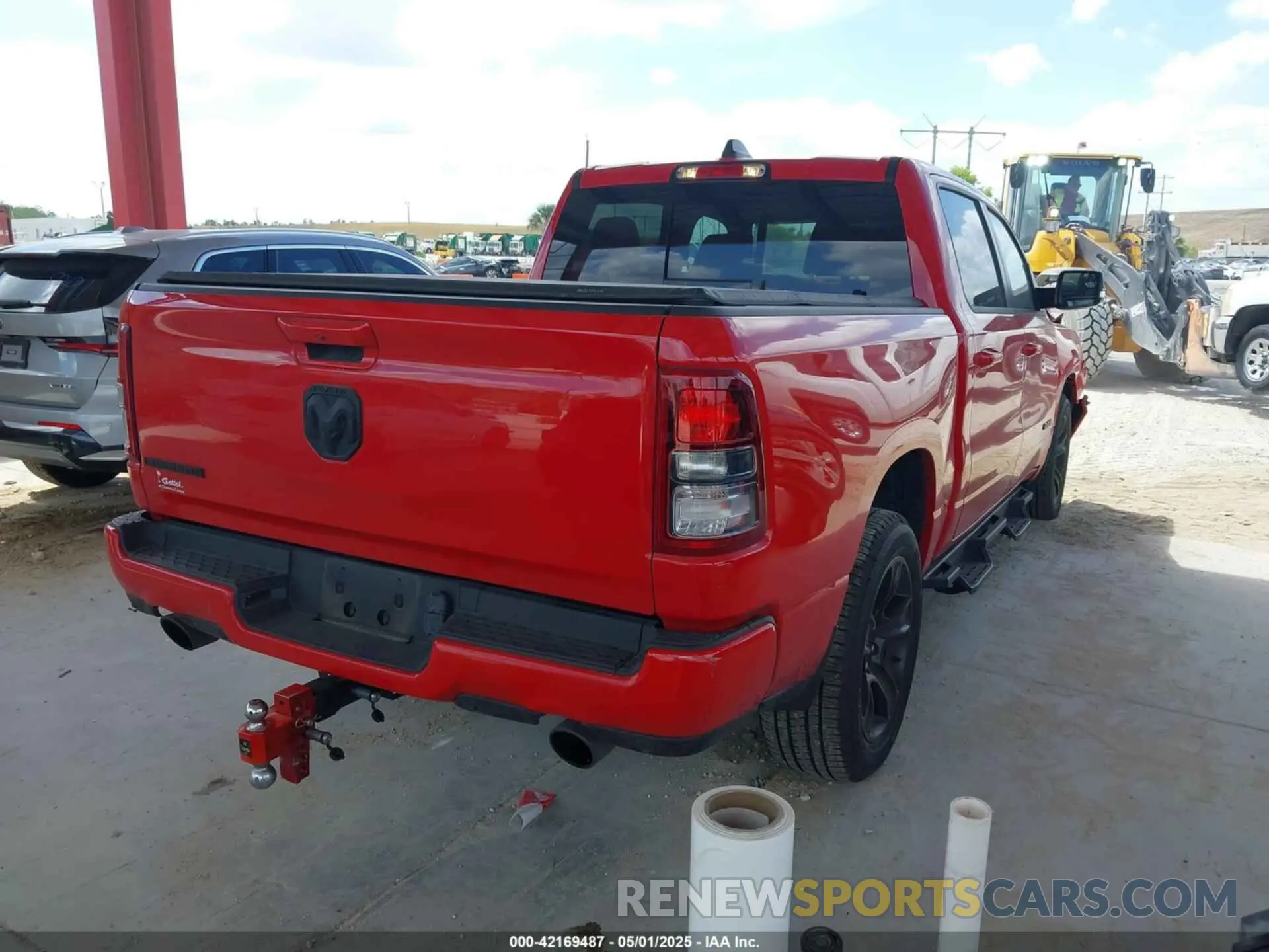 4 Photograph of a damaged car 1C6RREFT1NN178299 RAM 1500 2022