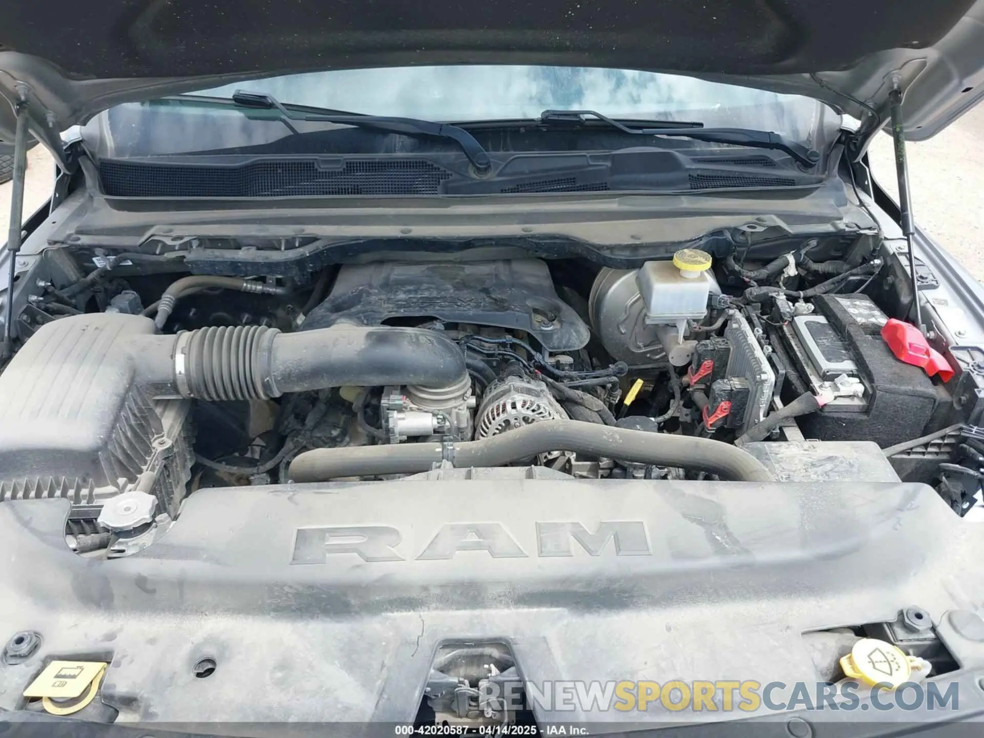 10 Photograph of a damaged car 1C6RREFT2NN253608 RAM 1500 2022