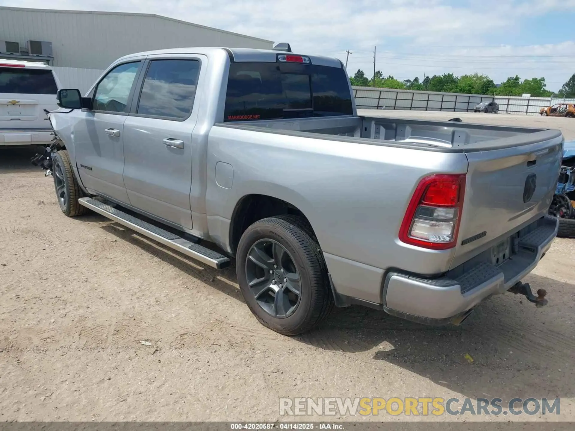 3 Photograph of a damaged car 1C6RREFT2NN253608 RAM 1500 2022