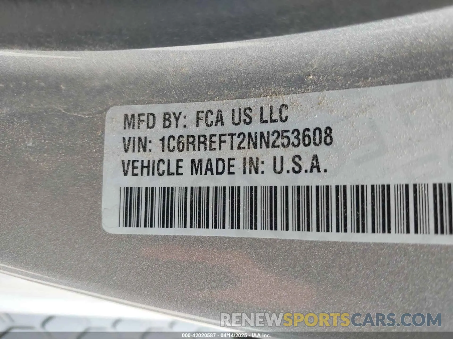 9 Photograph of a damaged car 1C6RREFT2NN253608 RAM 1500 2022