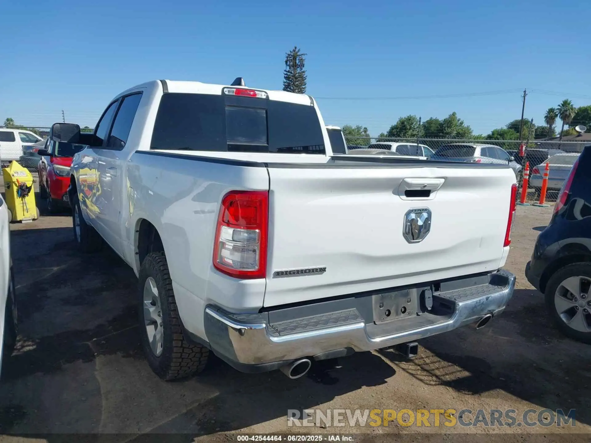 3 Photograph of a damaged car 1C6RREFT2NN261188 RAM 1500 2022