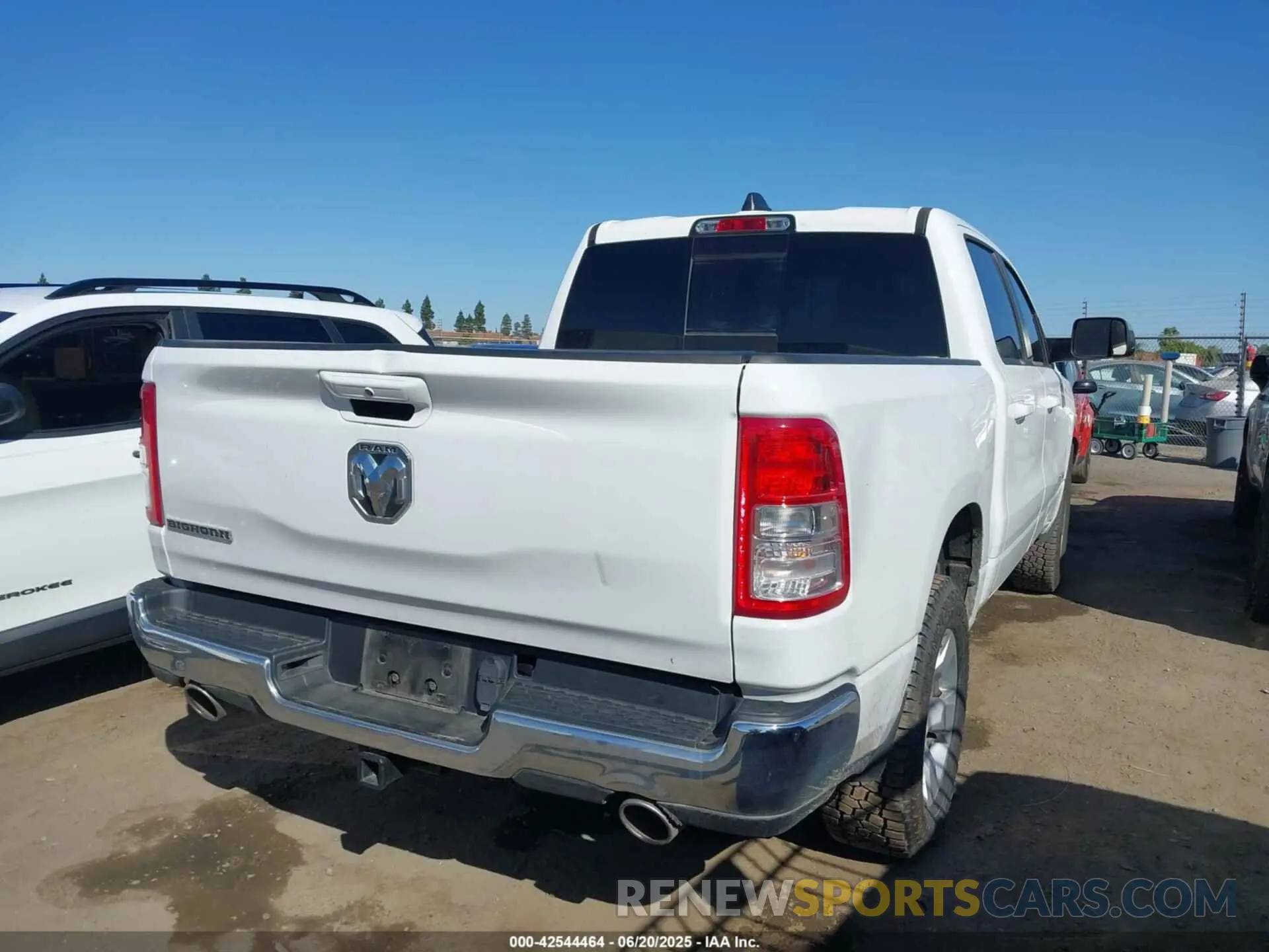 4 Photograph of a damaged car 1C6RREFT2NN261188 RAM 1500 2022