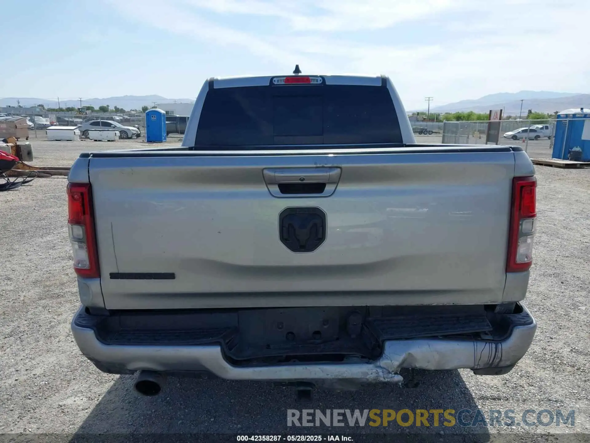 16 Photograph of a damaged car 1C6RREFT3NN157681 RAM 1500 2022
