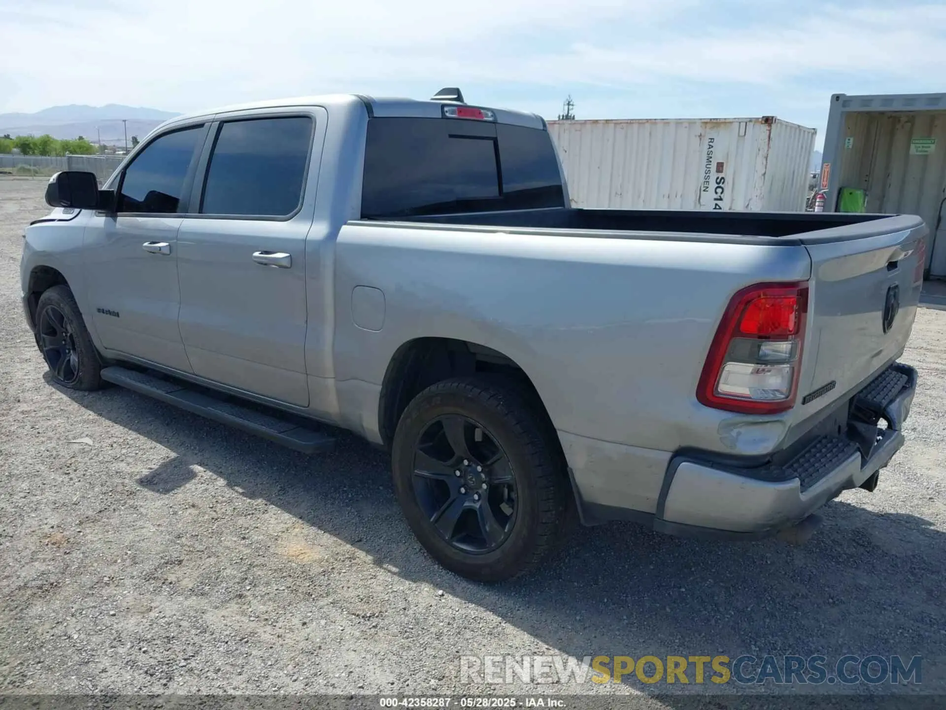 3 Photograph of a damaged car 1C6RREFT3NN157681 RAM 1500 2022