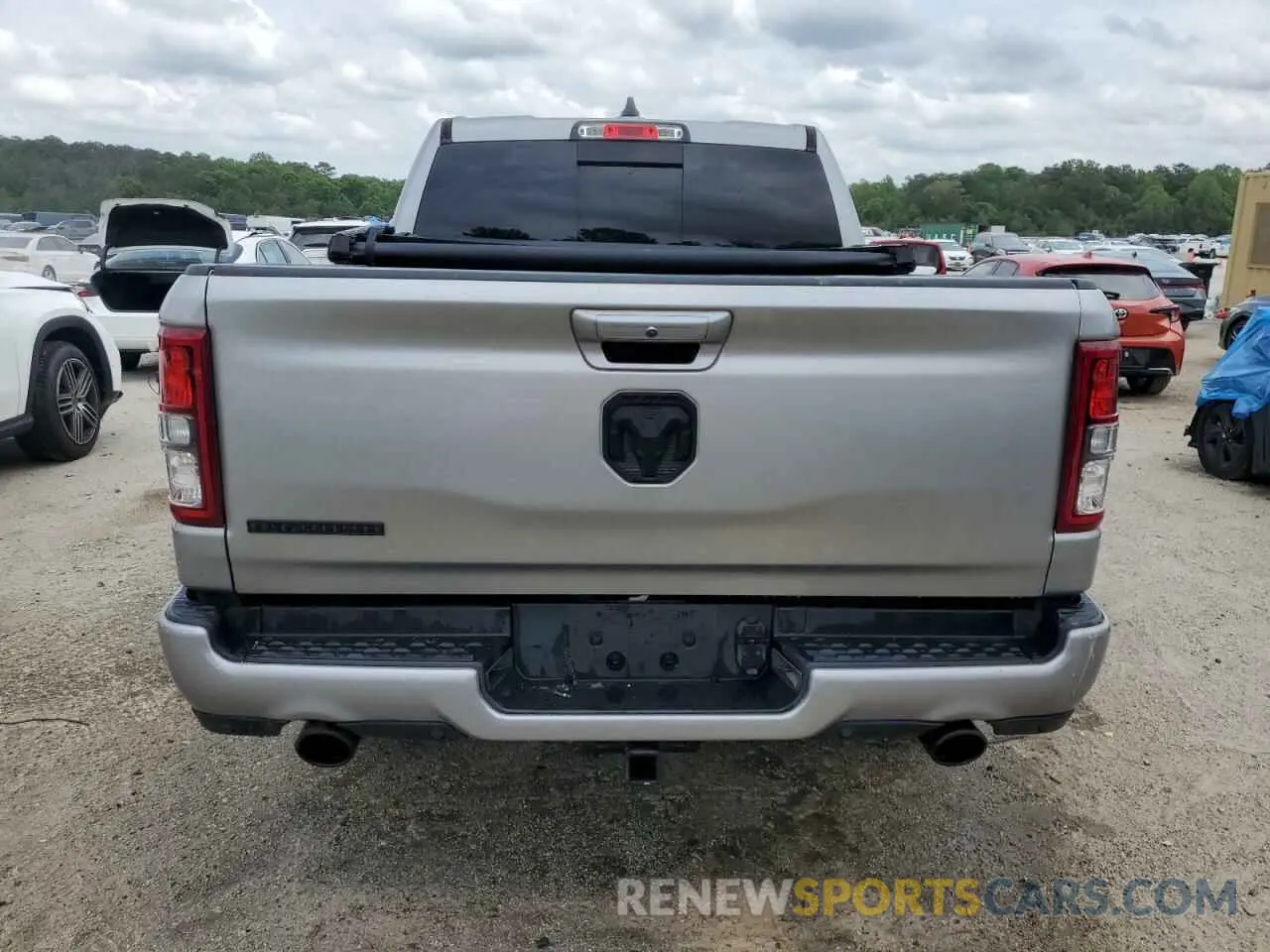 6 Photograph of a damaged car 1C6RREFT3NN336335 RAM 1500 2022