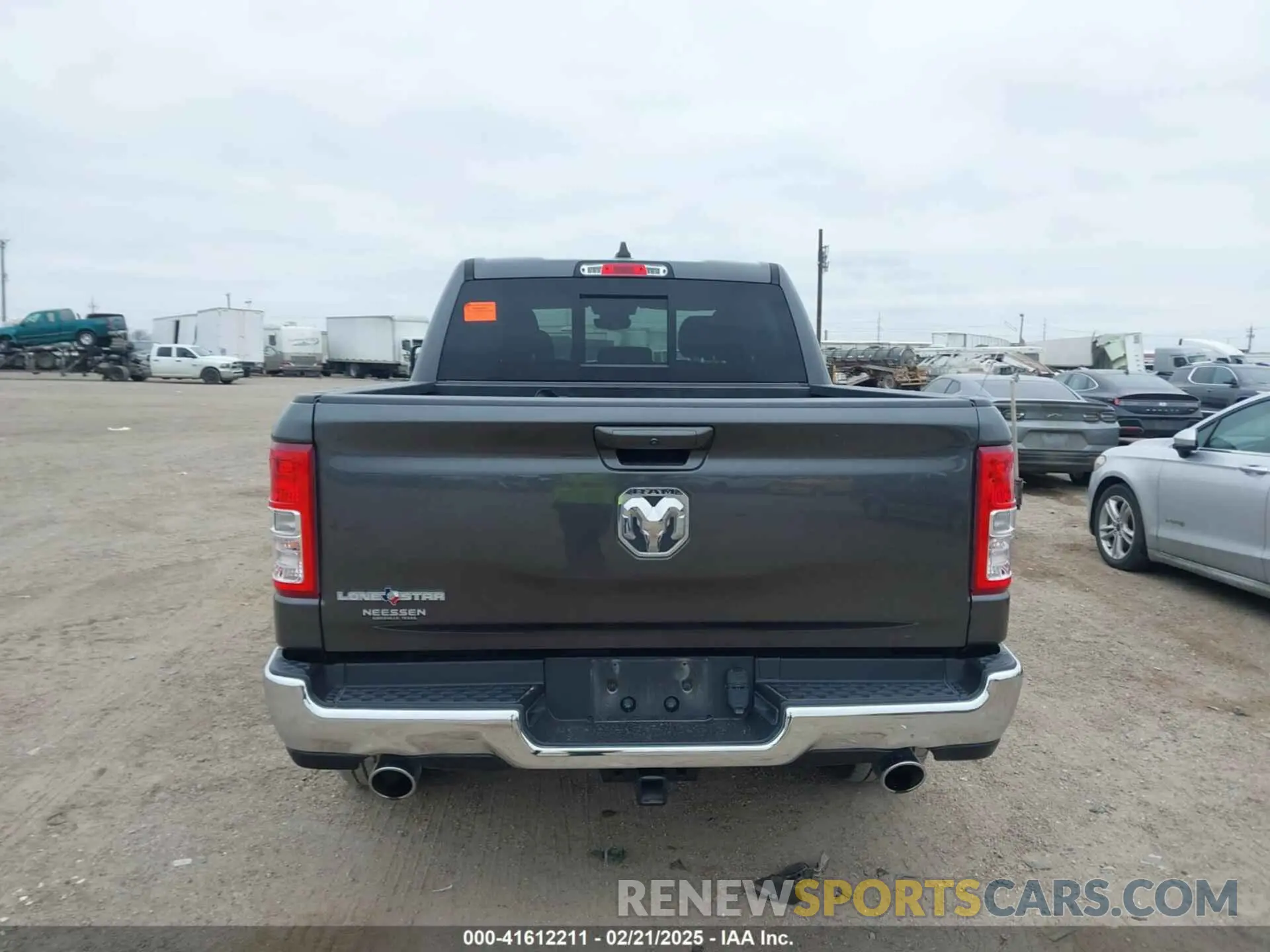 17 Photograph of a damaged car 1C6RREFT3NN372820 RAM 1500 2022
