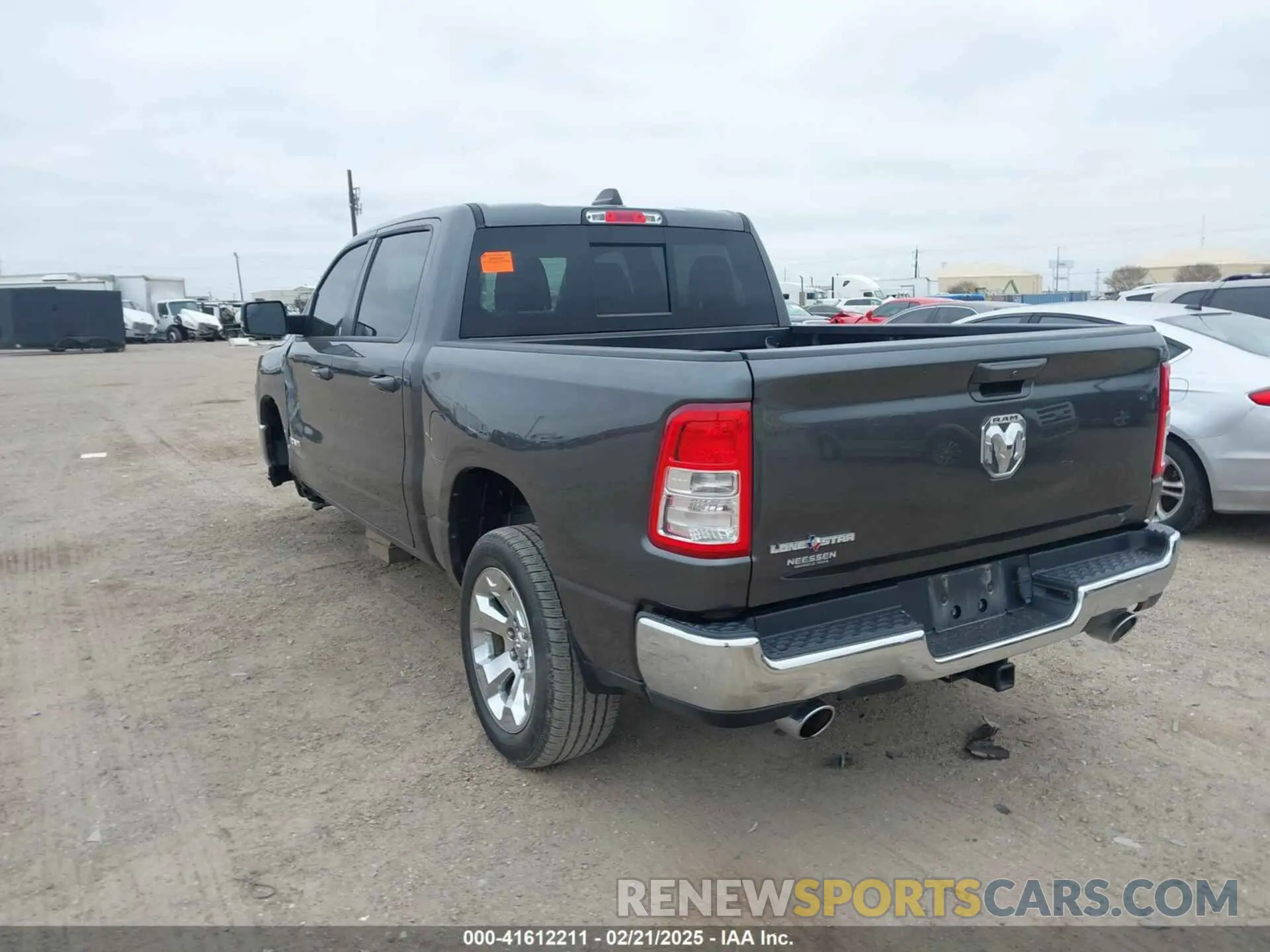 3 Photograph of a damaged car 1C6RREFT3NN372820 RAM 1500 2022