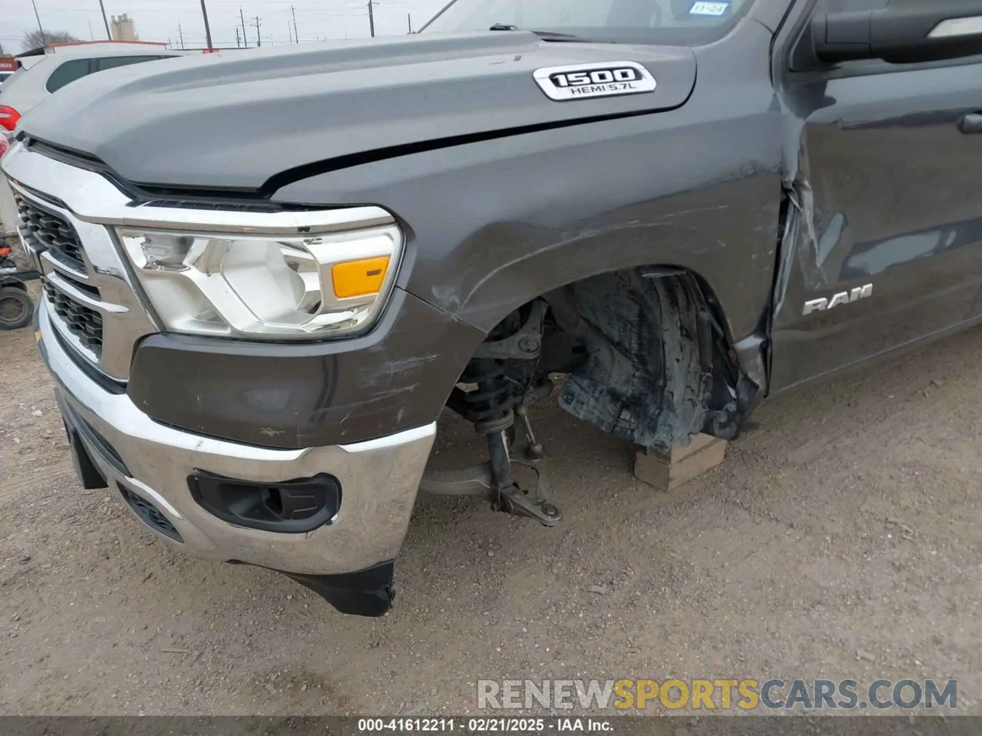 6 Photograph of a damaged car 1C6RREFT3NN372820 RAM 1500 2022
