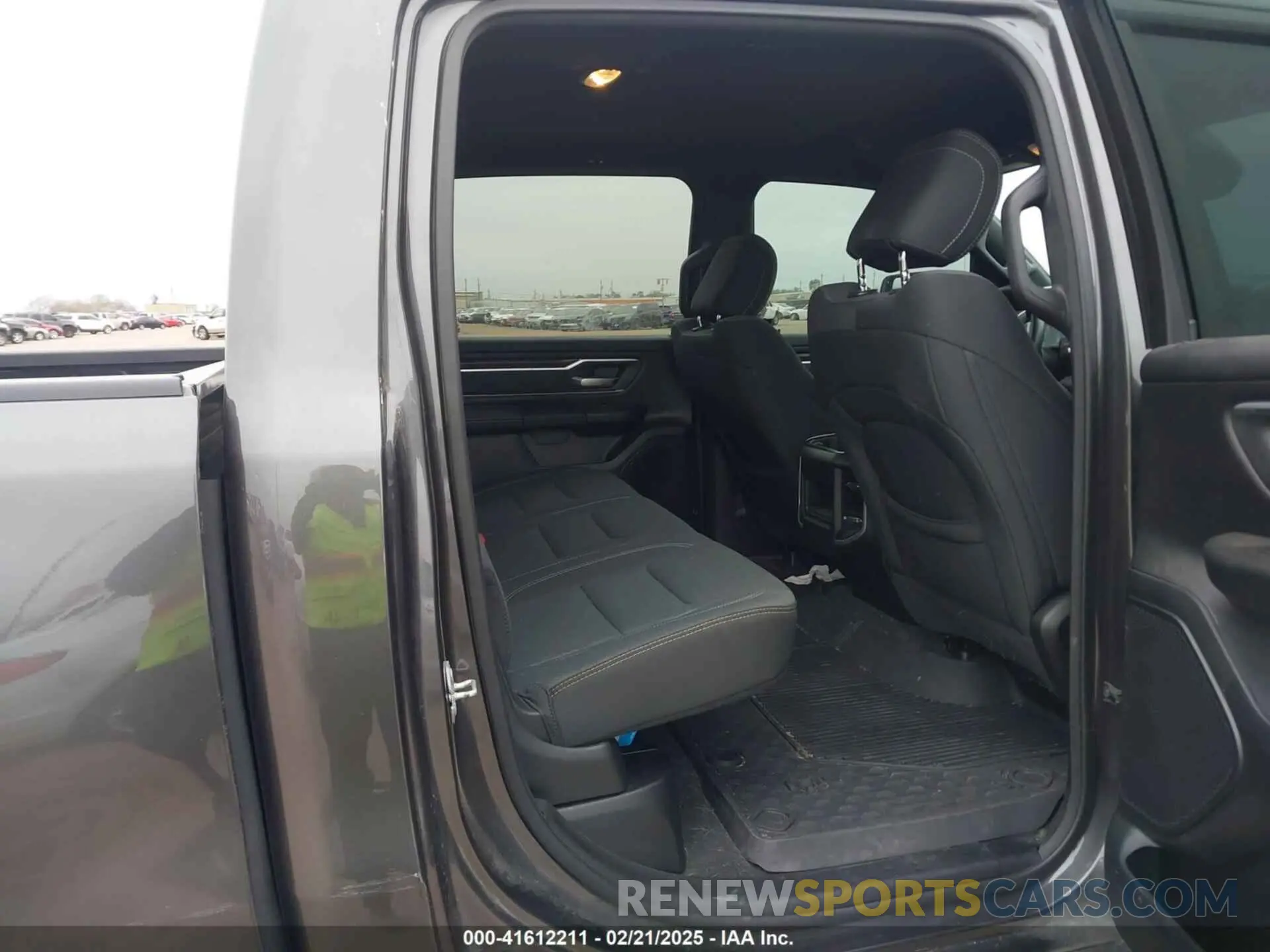 8 Photograph of a damaged car 1C6RREFT3NN372820 RAM 1500 2022