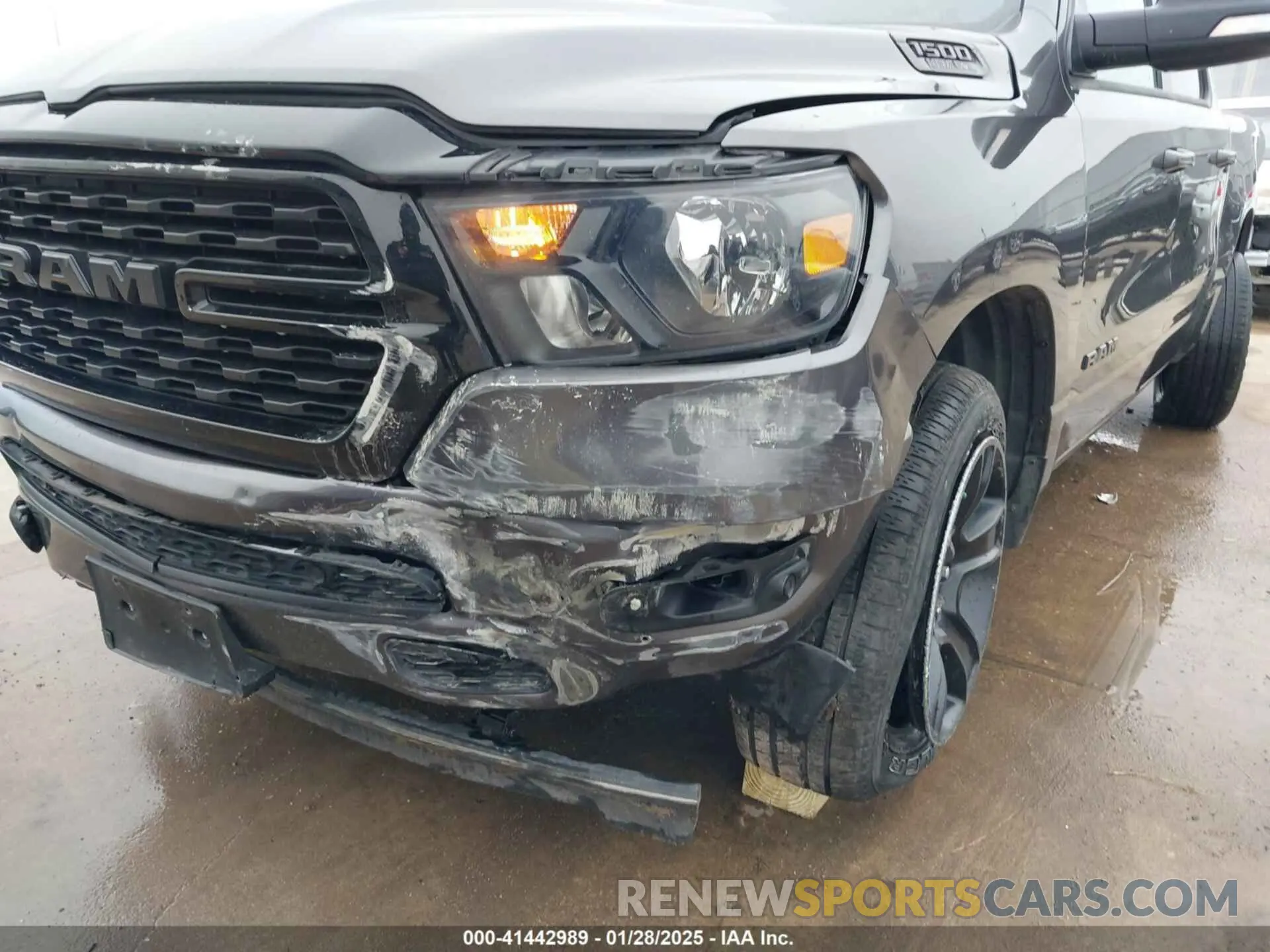 16 Photograph of a damaged car 1C6RREFT3NN387270 RAM 1500 2022