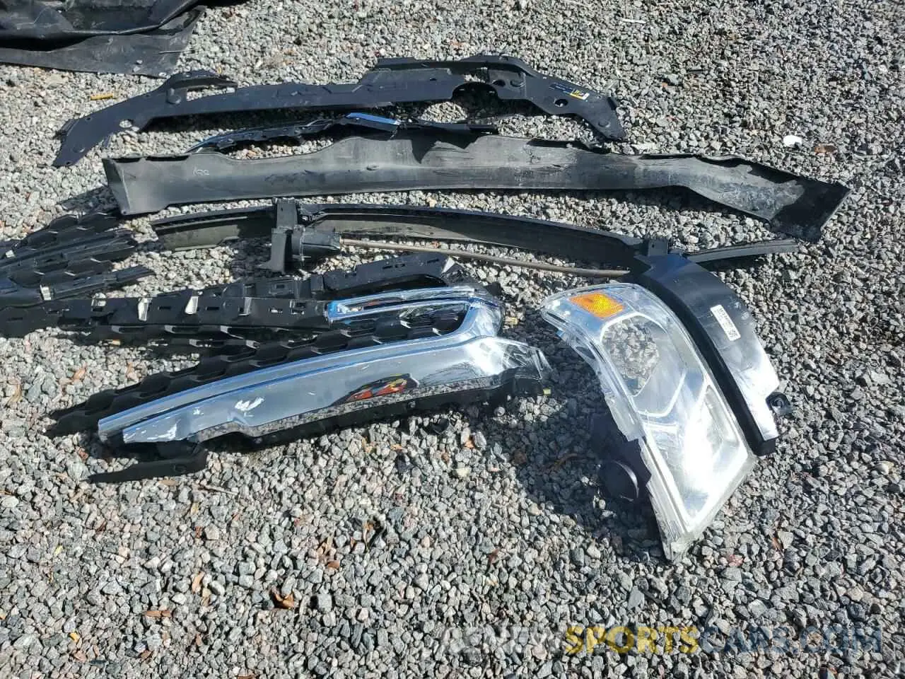 12 Photograph of a damaged car 1C6RREFT3NN431350 RAM 1500 2022