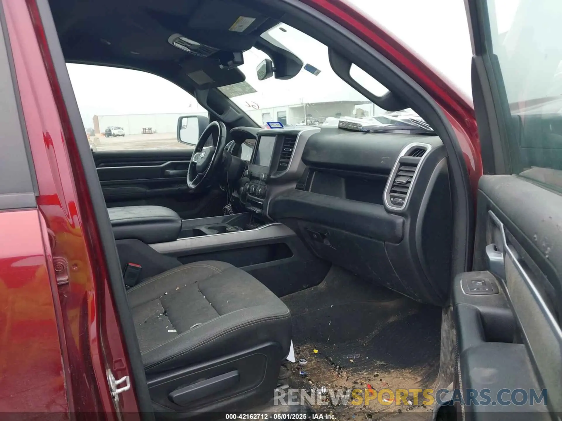 5 Photograph of a damaged car 1C6RREFT4NN119974 RAM 1500 2022